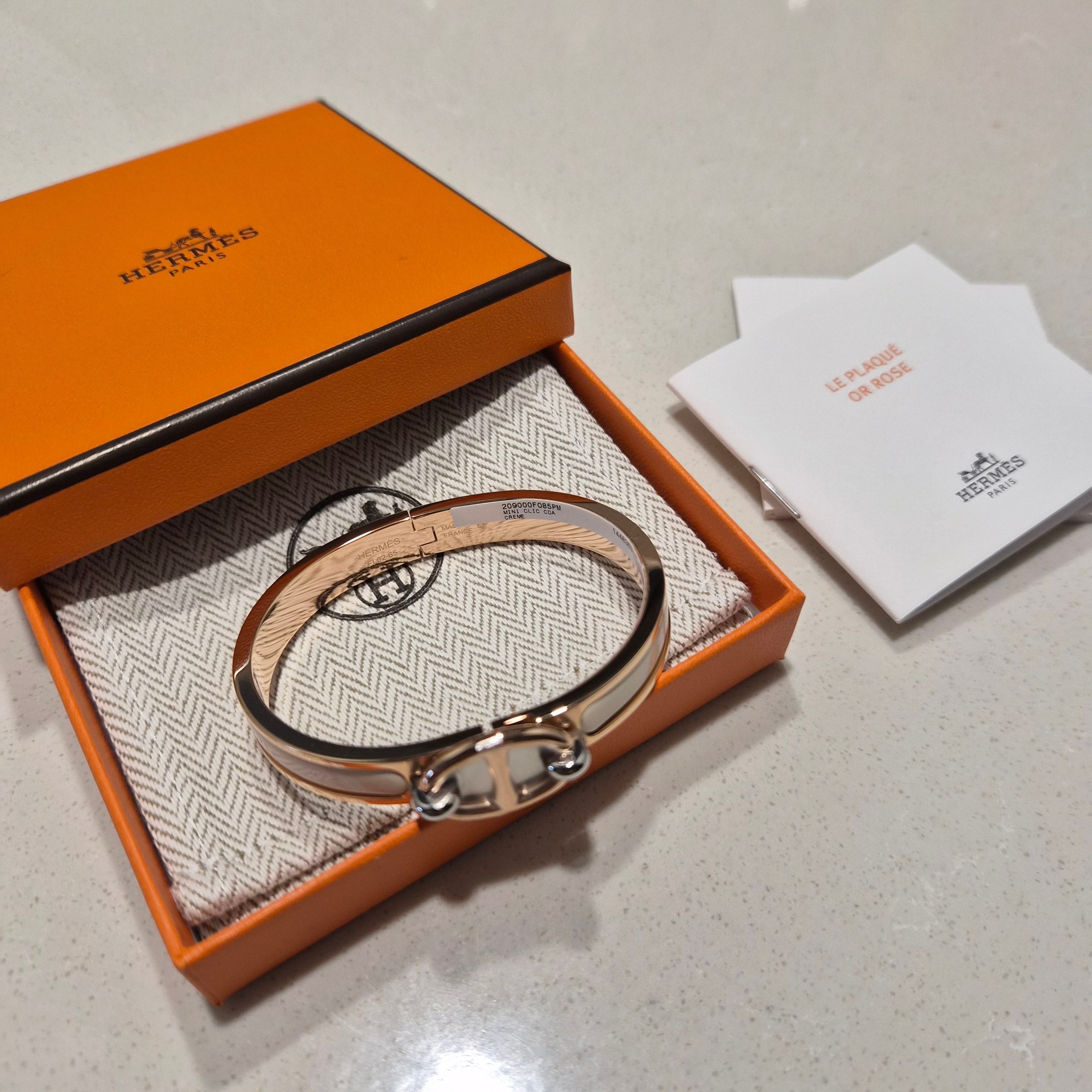 (W) Hermes Mini Clic Chaine D'Ancre Bracelet Rose Gold & Creme 착용 스타일