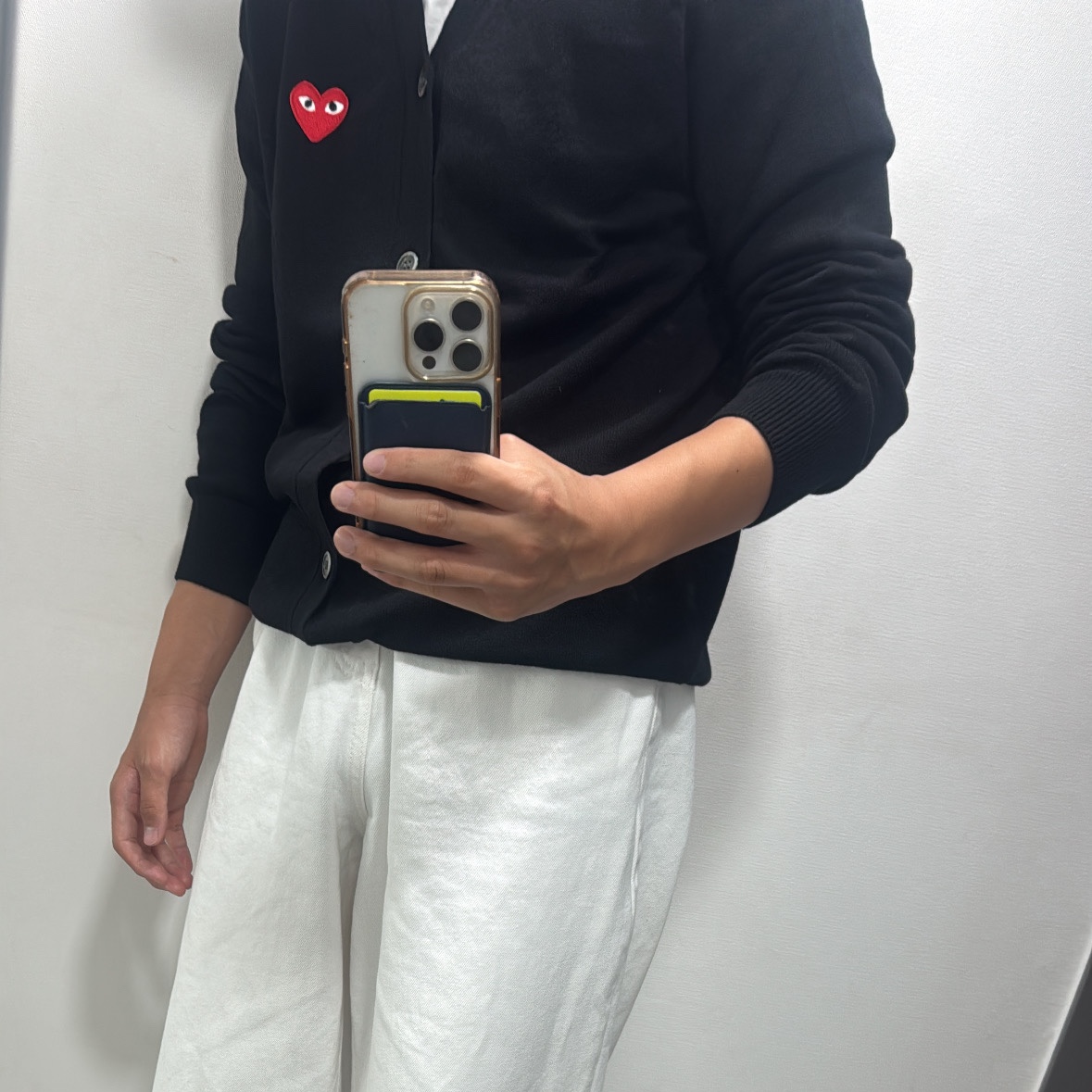 Play Comme des Garcons Knit Red Heart Cardigan Black 착용 스타일
