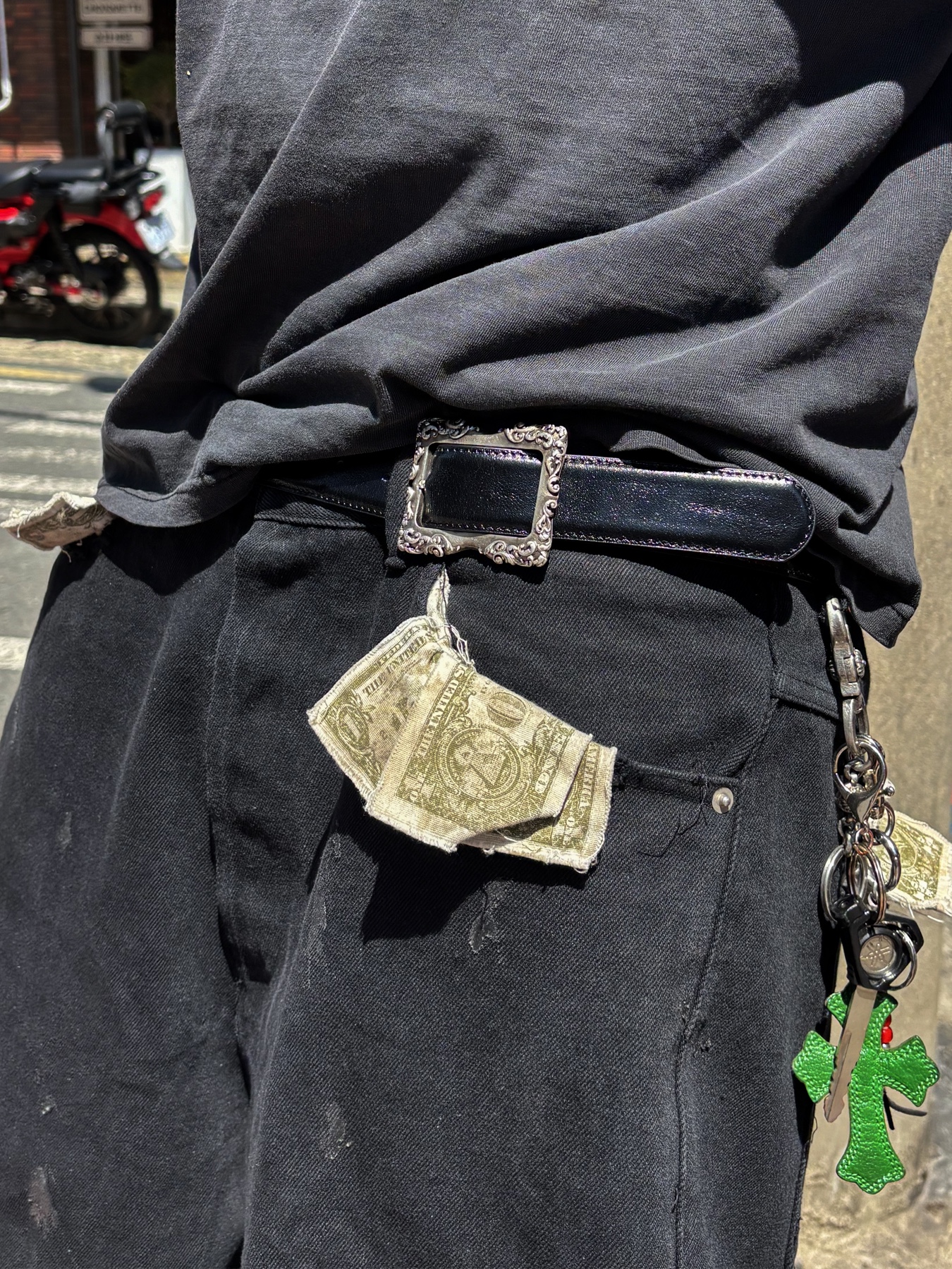 Hommless $13 Bill Pocket Pants Black, Rick Owens Vintage Sneakers Forest Milk 착용 스타일 - 3
