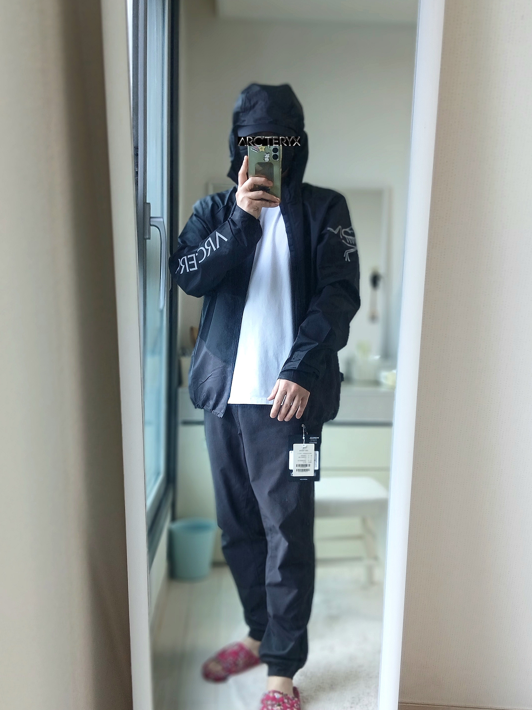 Arc'teryx Bird Word Cap 24K Black, Patagonia Terrebonne Joggers Black 착용 스타일 - 2