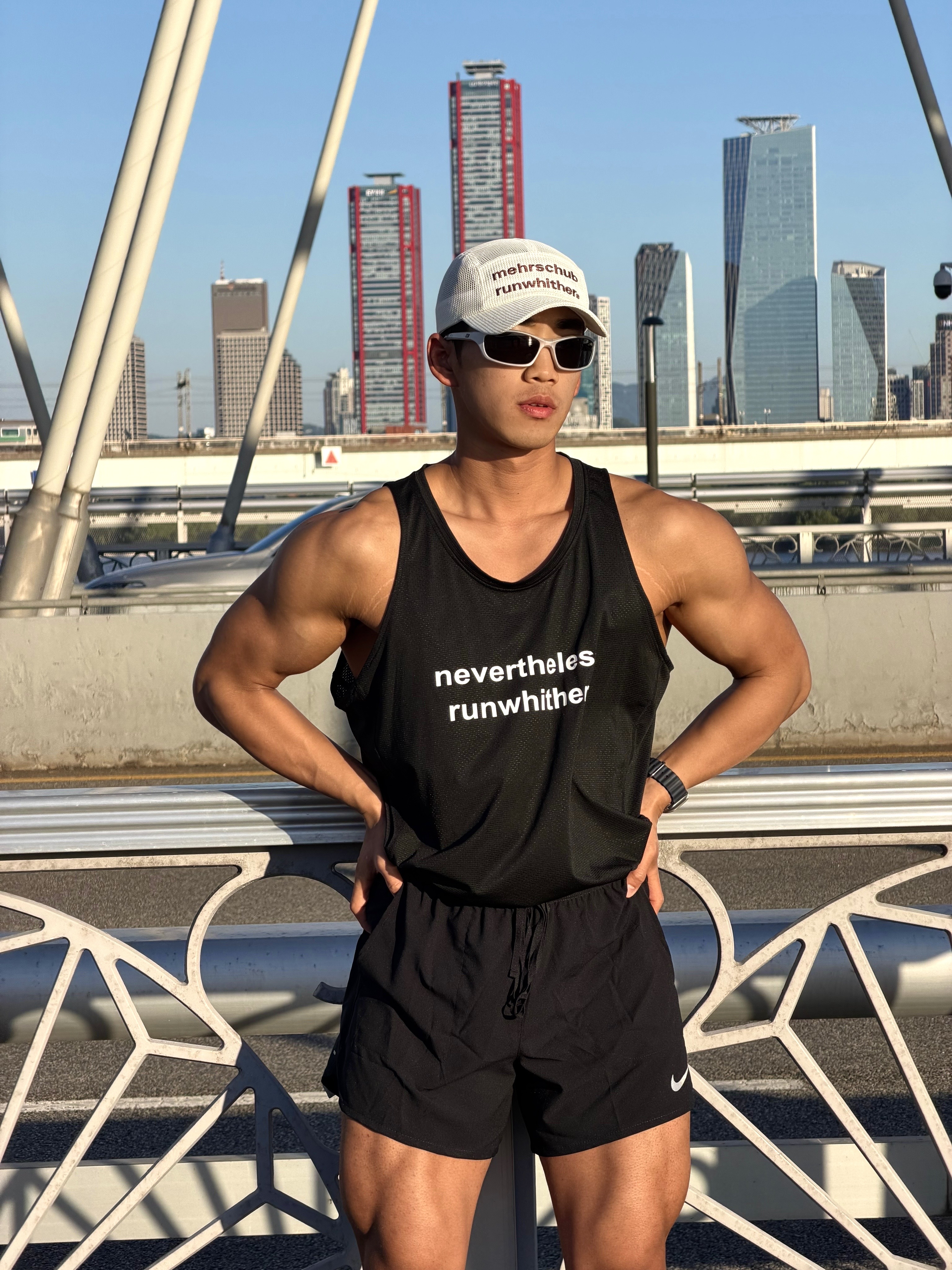 [KREAM 단독] RWR x MEHR Mesh Cap Ivory, [KREAM 단독] runwhither Racing Singlet Black 착용 스타일 - 2
