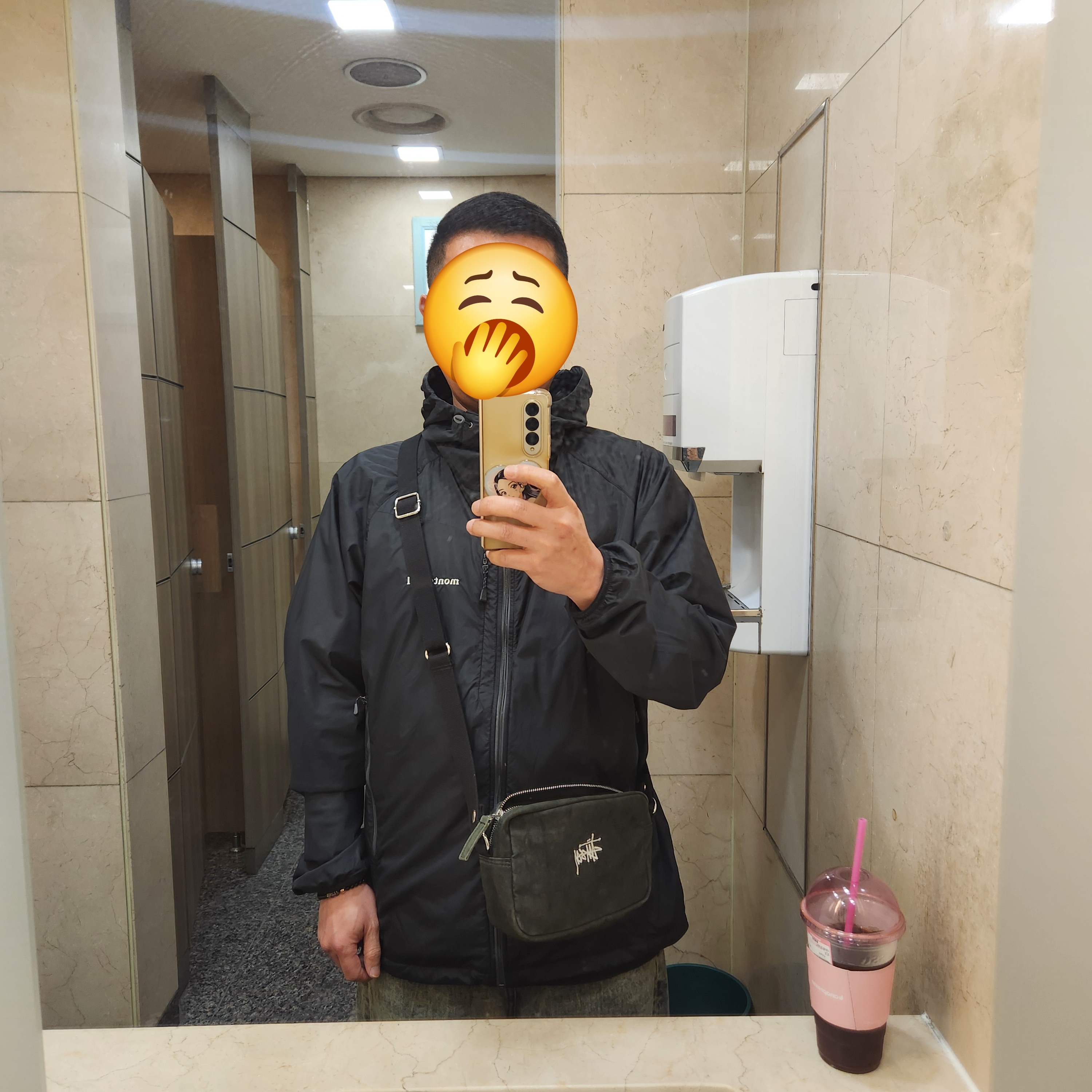 Montbell Light Shell Wind Jacket Black, Stussy Canvas Side Pouch Washed Black 착용 스타일