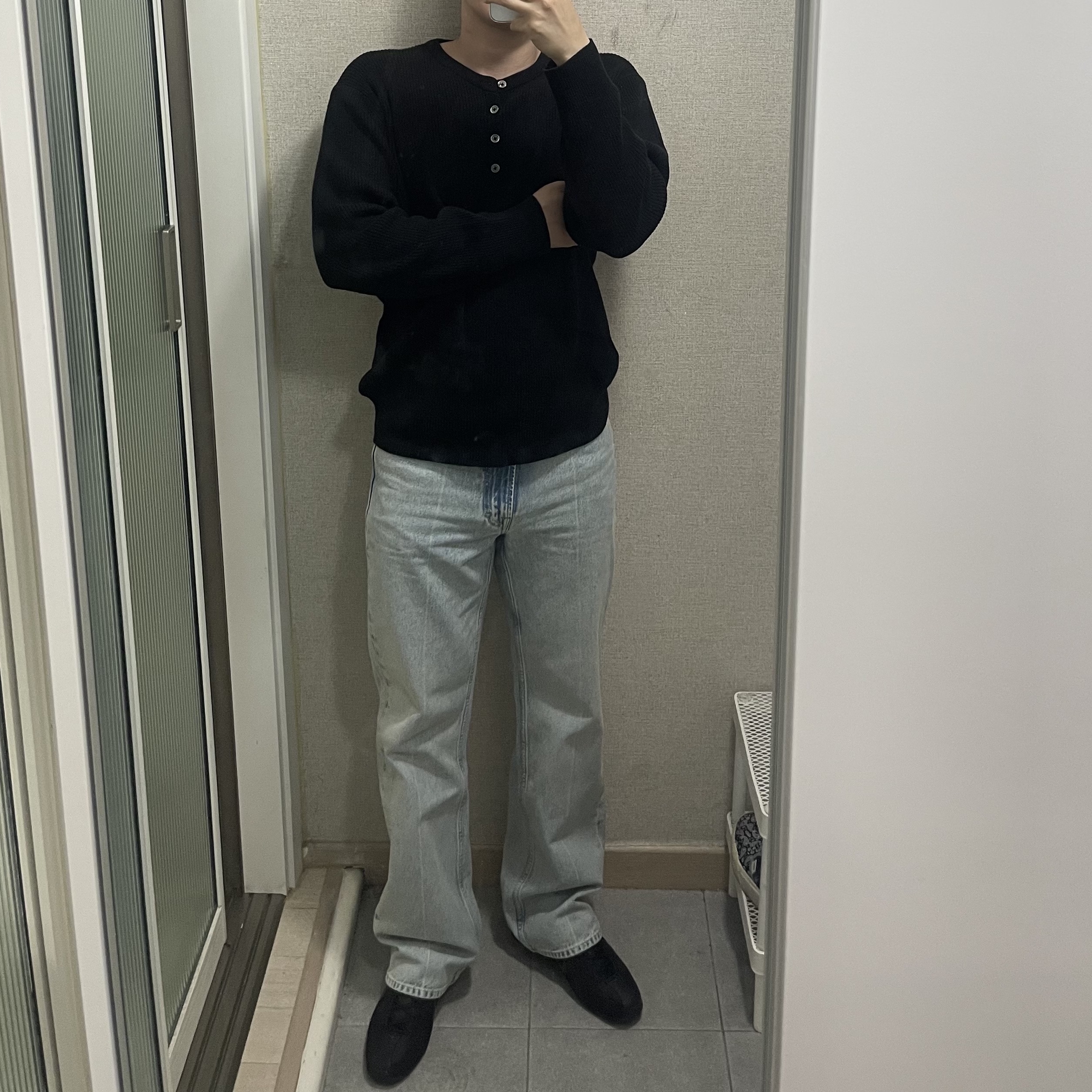Our Legacy 70s Cut Bleach Crease Denim, (W) Nike Shox Z Black University Red 착용 스타일