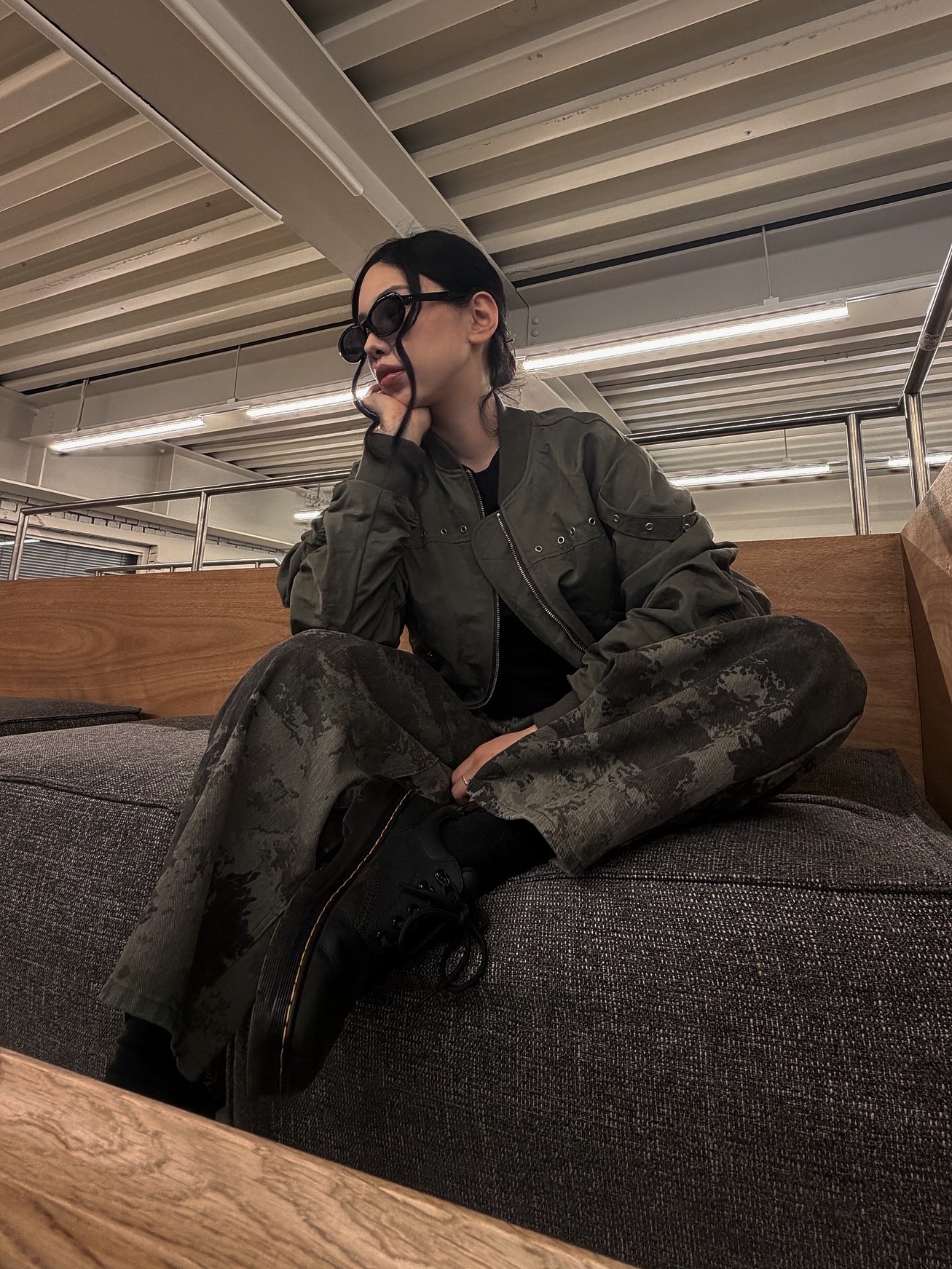 Dr. Martens Reeder Wyoming Leather Utility Shoes Black, VOONT Eyelet Strap Ma-1 Jacket (KHAKI) 착용 스타일 - 1