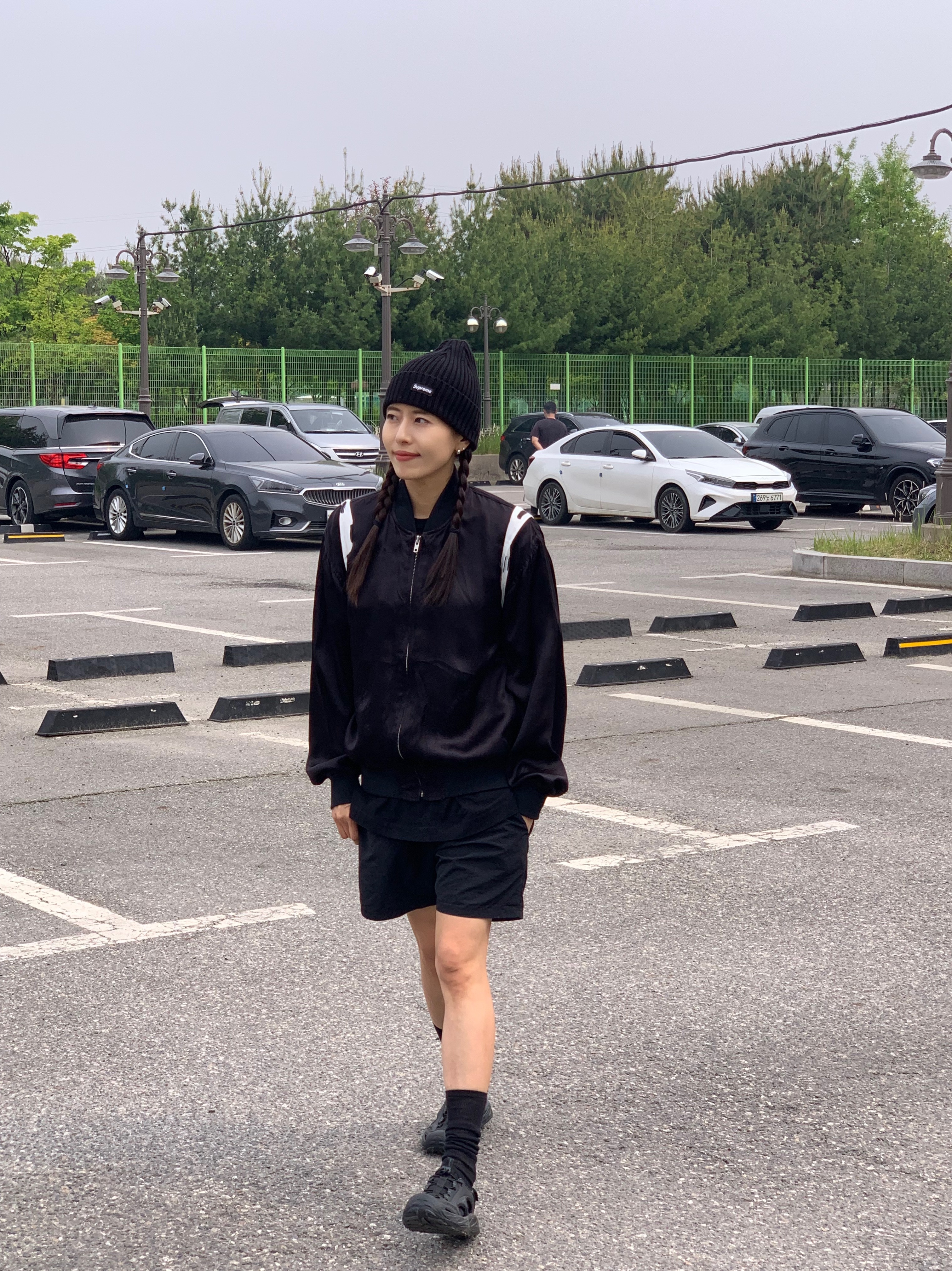 Supreme Overdyed Beanie Black, CDG '84-85 Staff Blouson Black 착용 스타일 - 2