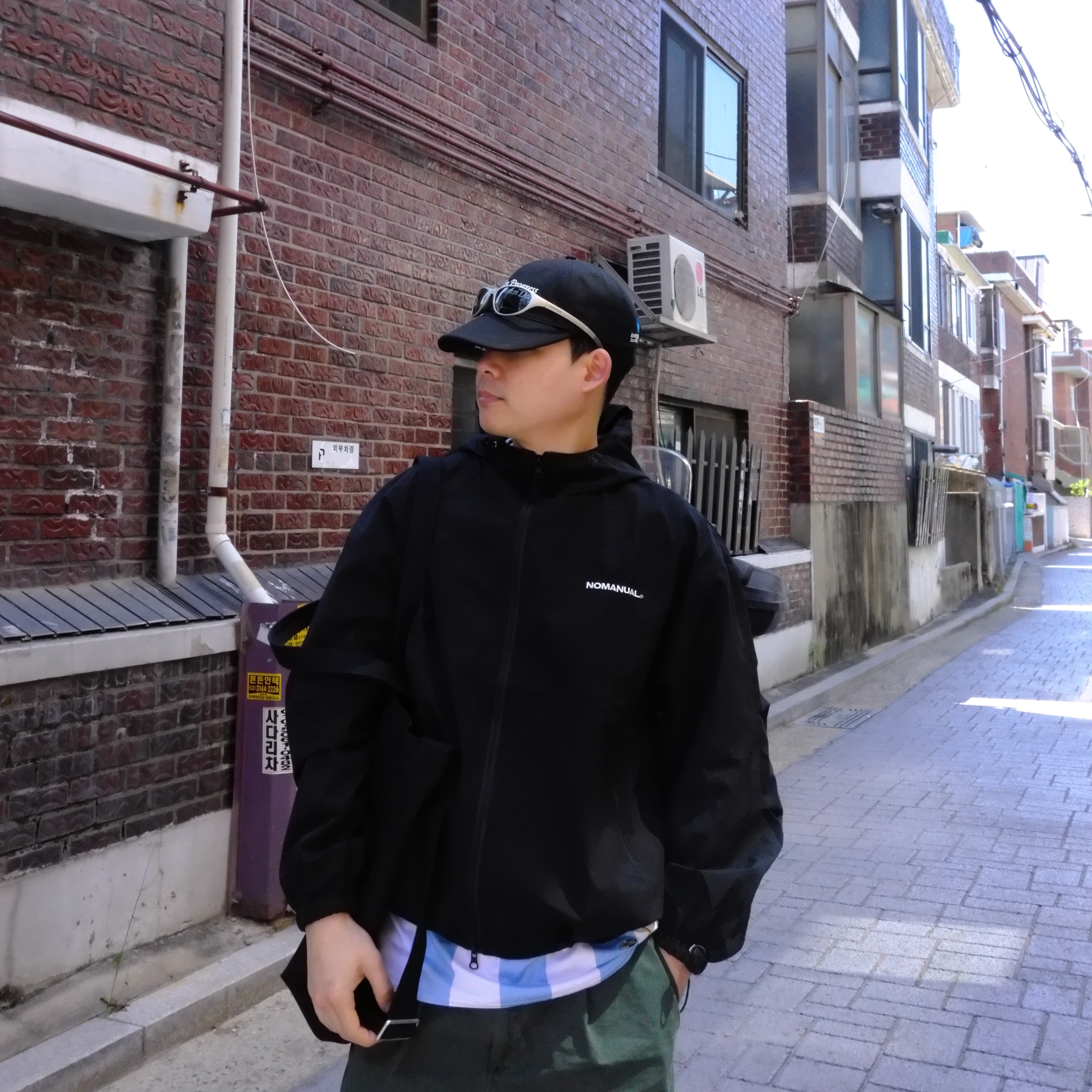 NOMANUAL Penon Wind Shell Black, Montbell Trekking Glasses Silver Metallic Light Grey 착용 스타일