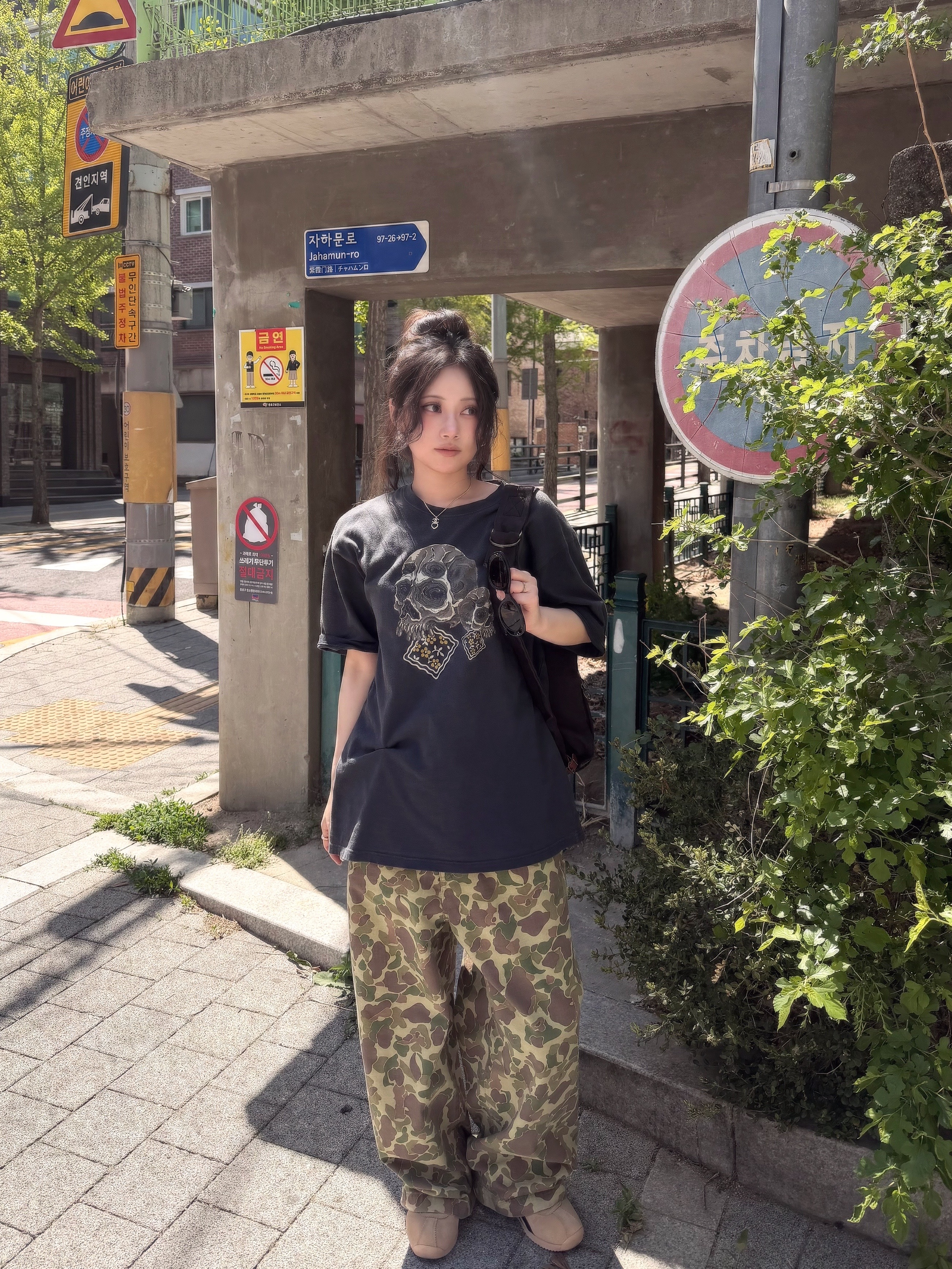 Kapital 20 Jersey Crew T-Shirt Peckish Rain Skull Pt Black, Kapital Hunter Camouflage Herringbone Port Baggy Pants Hunter Camouflage 착용 스타일