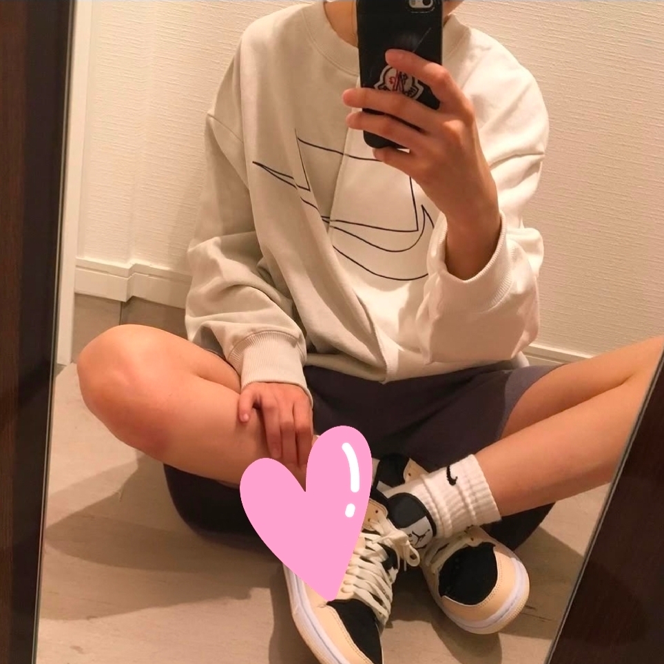 (W) Jordan 1 Mid Barely Orange 착용 스타일