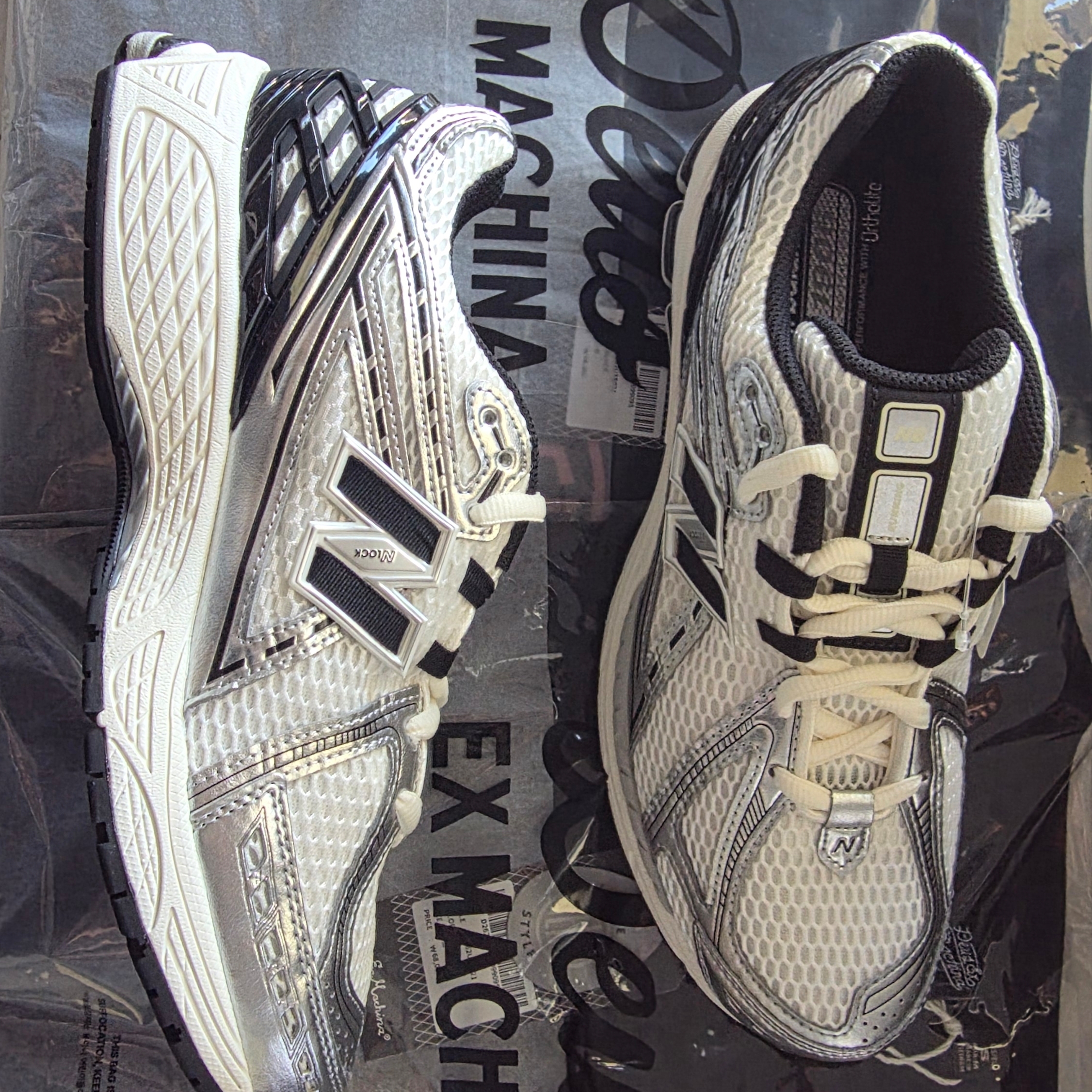 New Balance 1906R Silver Metallic Black, Deus Ex Machina Tokyo College Address T-Shirt Black μ°©μ© μ€νμΌ