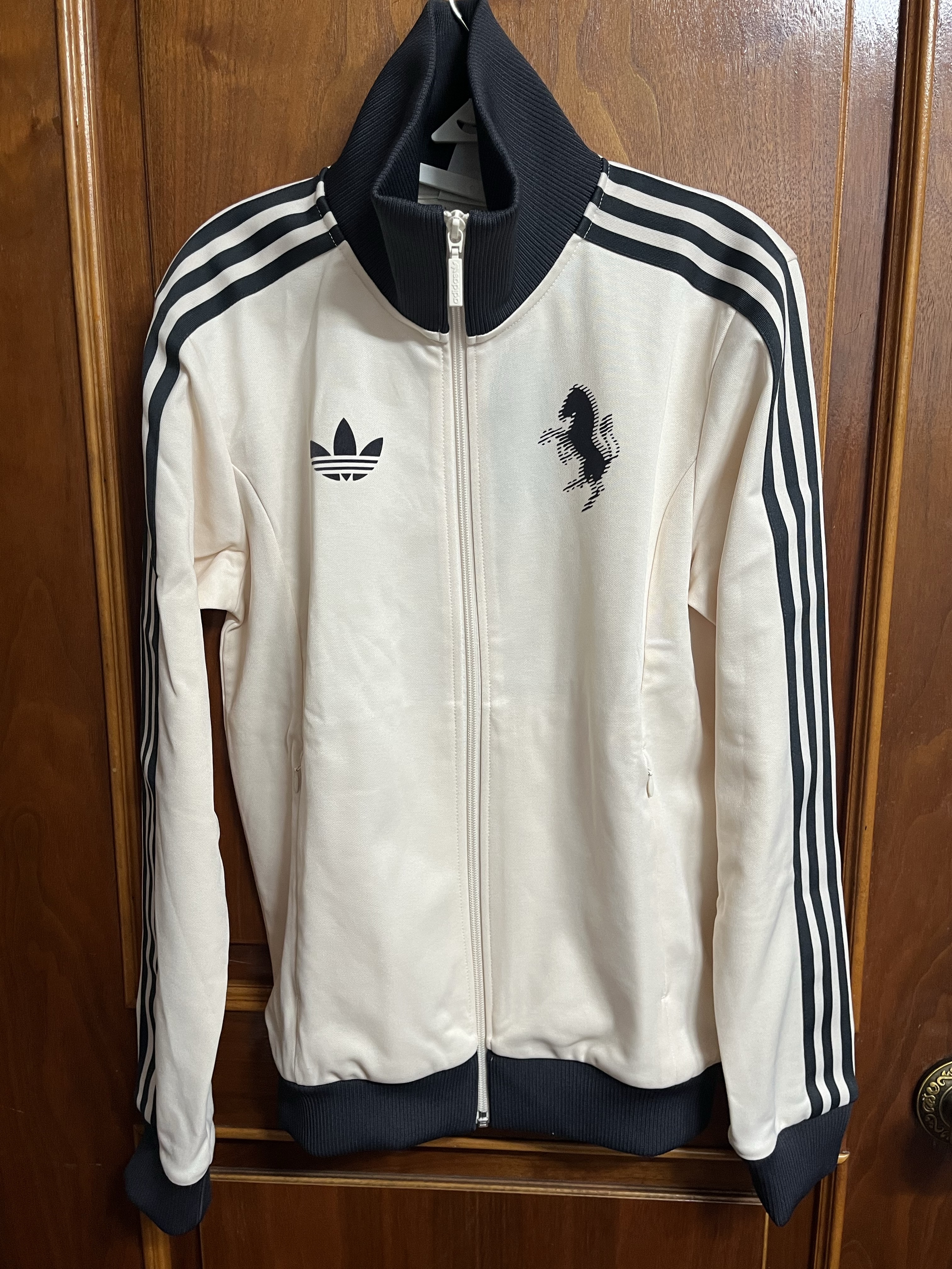 Adidas Juventus Originals Track Top Wonder White - US Sizing, Adidas German Beckenbauer Track Top Off White - KR Sizing 착용 스타일 - 1