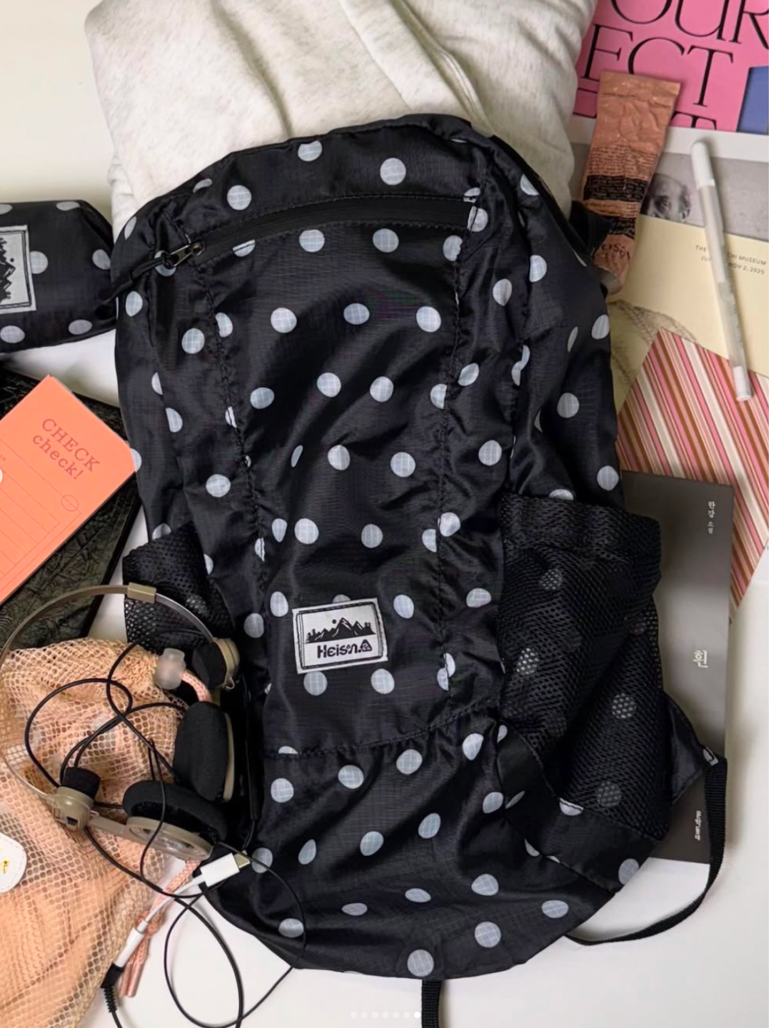 Heisan Ultra-light Compact Pocket Bag V1 Dot - Pink, Heisan Ultra-light Compact Pocket Bag V1 Dot - Charcoal 착용 스타일 - 3