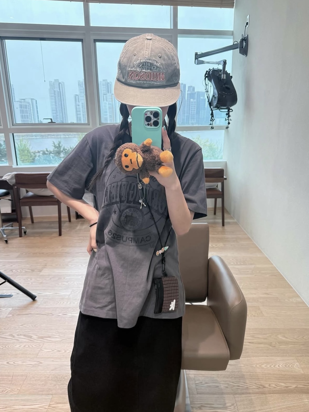 BAPE Baby Milo Play Charm Brown 착용 스타일