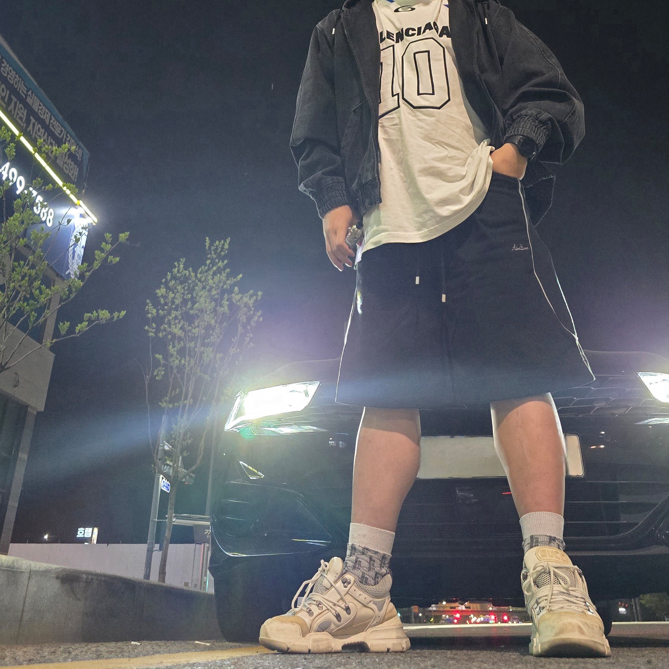 Ader Error Sig; TRS Tag Hoodie Work Jacket 01 Noir, Balenciaga x NBA Collaboration Oversized T-Shirt White Multicolor 착용 스타일