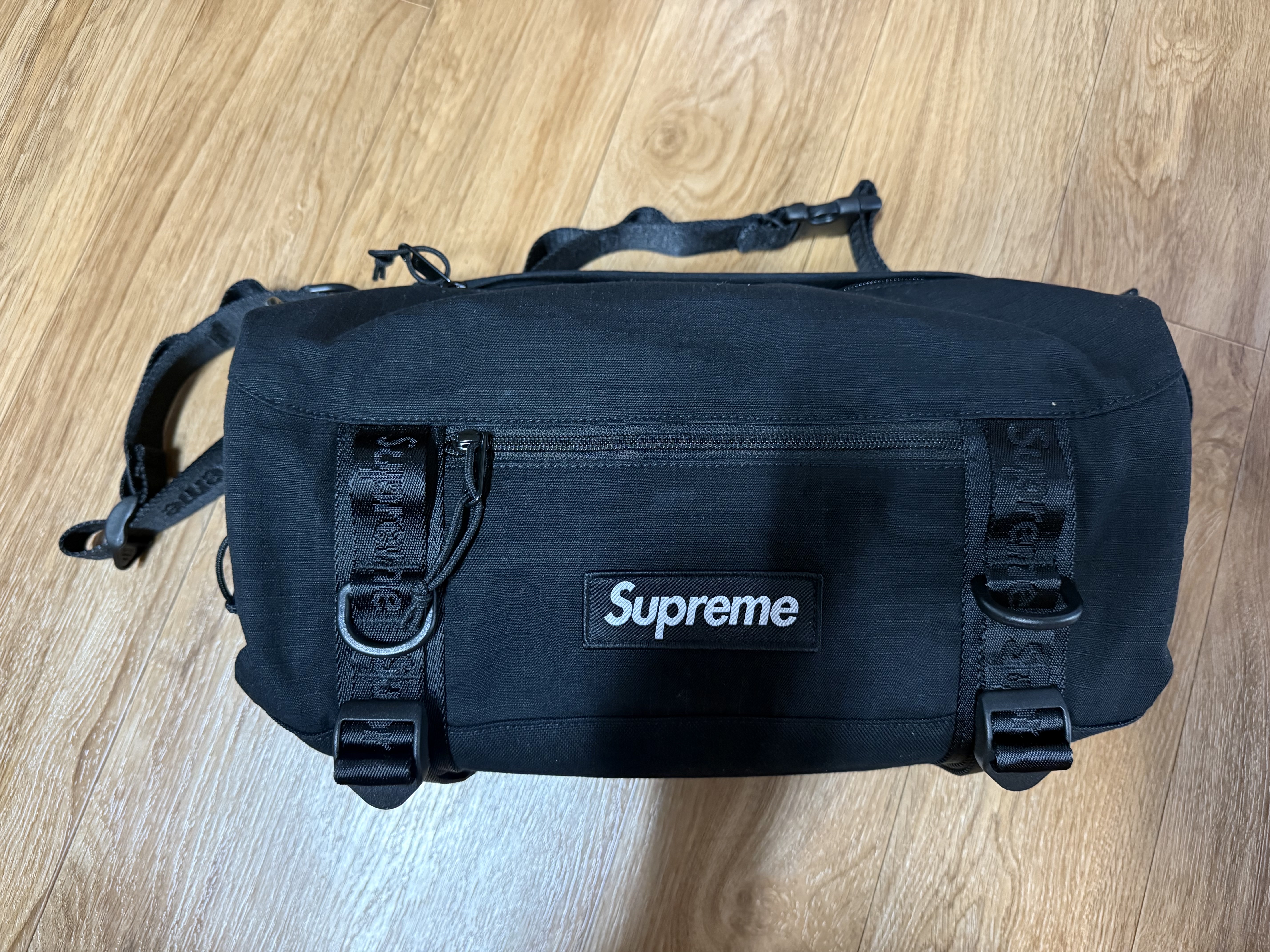 Supreme Utility Bag Black - 26SS 착용 스타일