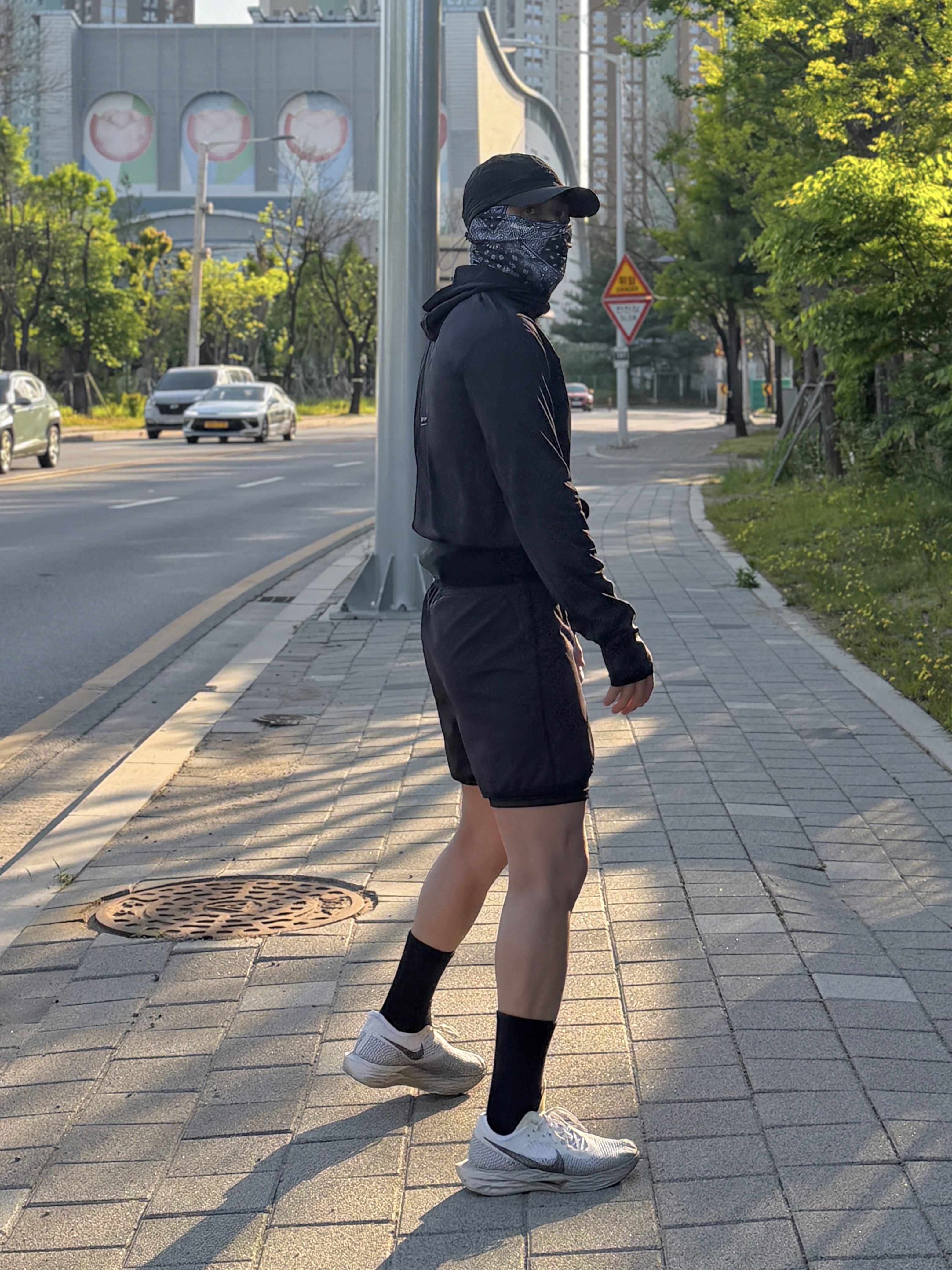 (W) Adidas Adizero EVO SL Cloud White Core Black, Nike ZoomX Vaporfly Next% 3 White Grey 착용 스타일 - 5