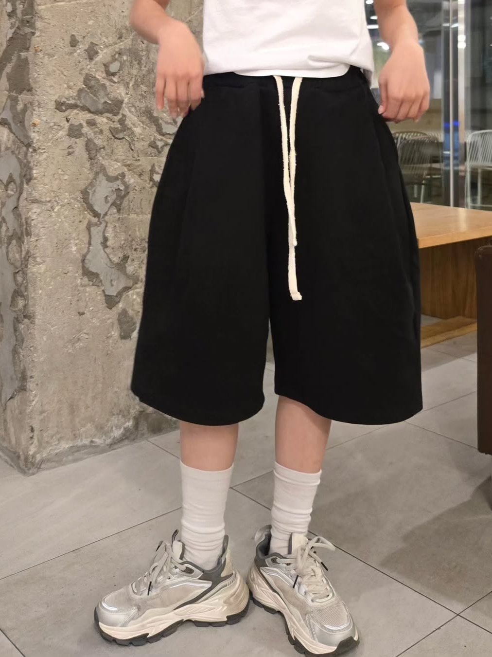 Knitted Bermuda Traning Half Pants Black 착용 스타일 - 2