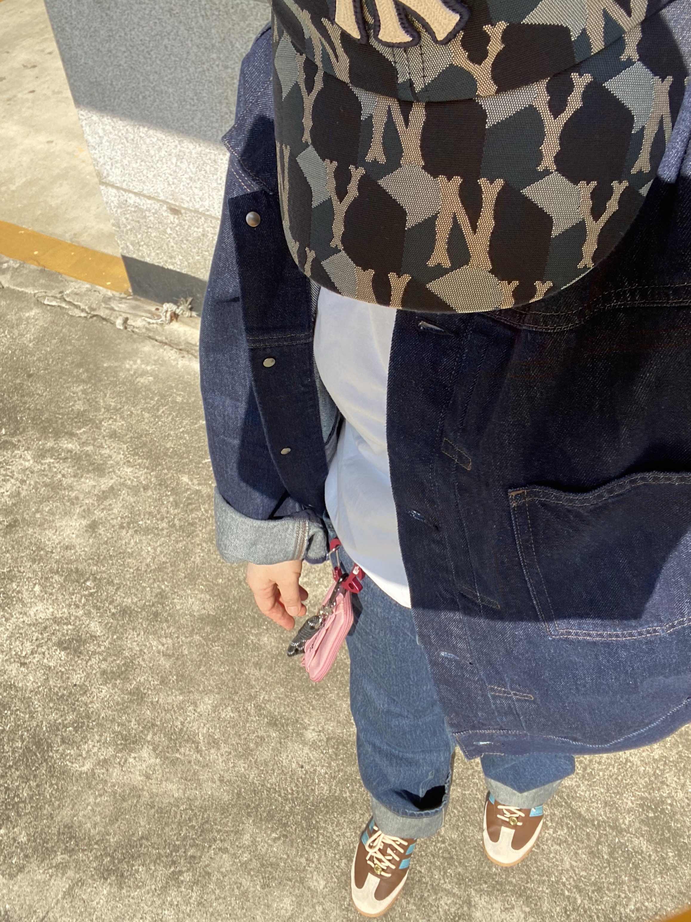 Uniqlo Denim Trucker Jacket Blue - JP, (J) Adidas x Toy Story Samba OG Preloved Brown Preloved Blue 착용 스타일 - 1
