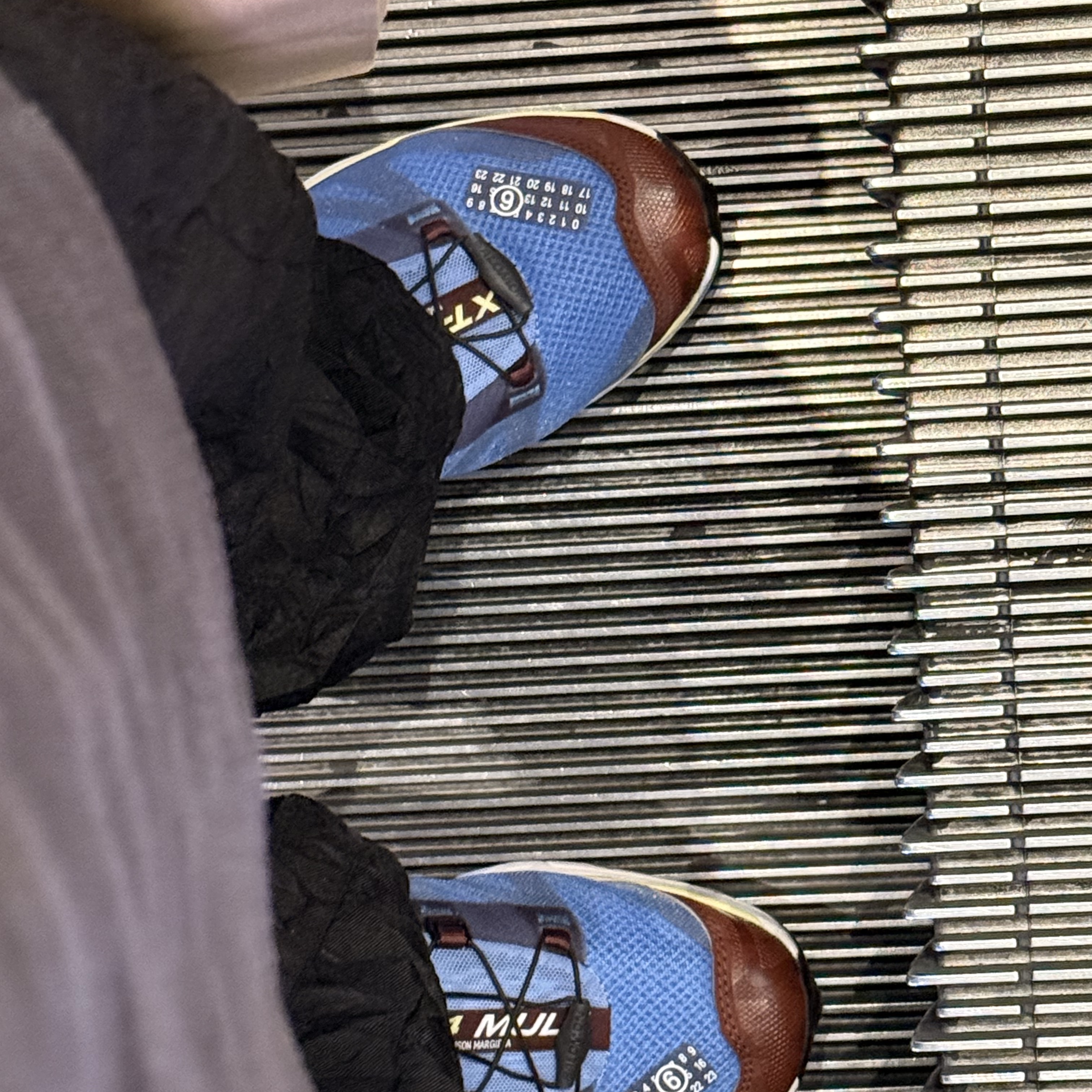 Salomon x MM6 Maison Margiela XT-4 Mule 2 Ultramarine Rum Raisin 착용 스타일