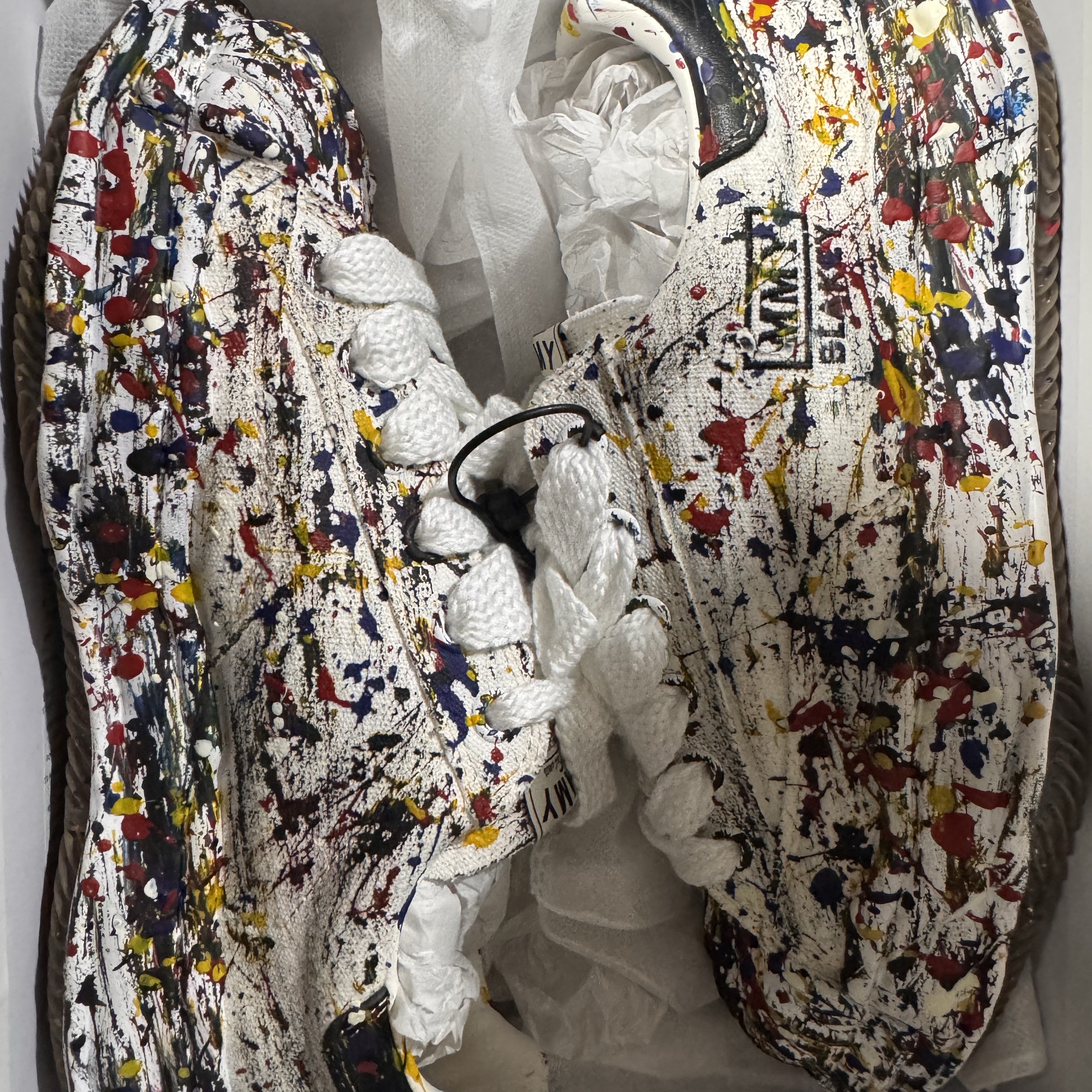 Maison Mihara Yasuhiro Blakey OG Sole Sputtering Paint Canvas Low-top Sneakers White μ°©μ© μ€νμΌ - 1