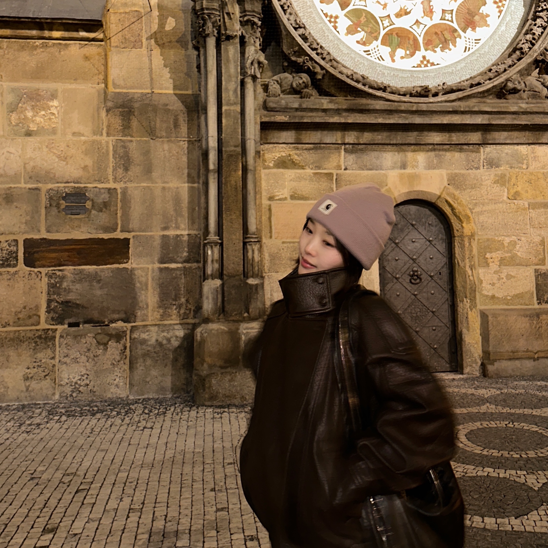 (W) Zara Faux Leather Jacket Brown, (W) Carhartt WIP Ashley Beanie Phlox 착용 스타일 - 1