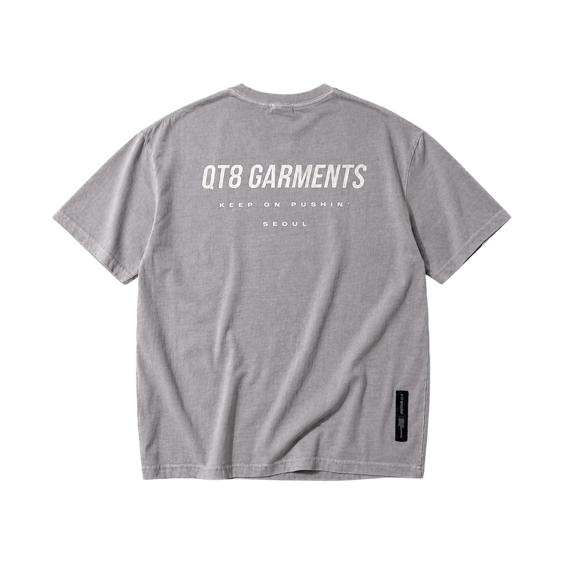Q4MMTS004GRY QT8 GARMENTS Pigment Simple Logo Tee Grey