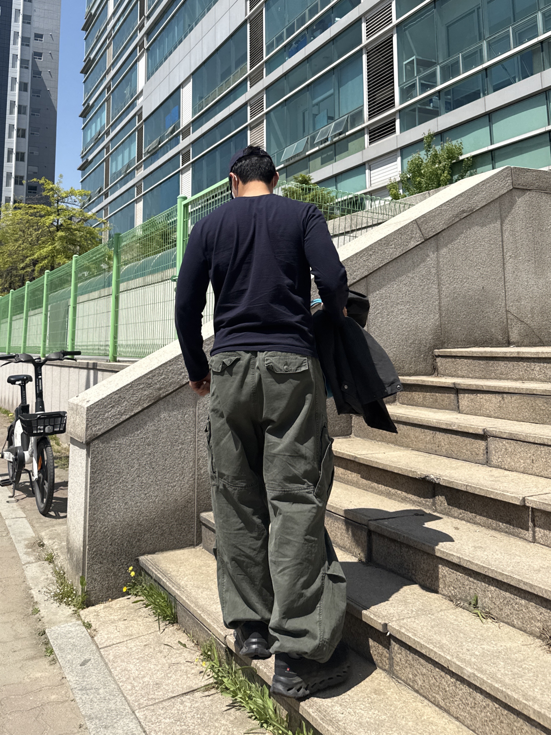On Running Cloudmonster Void Black, On Running Cloudmonster All Black 착용 스타일 - 4