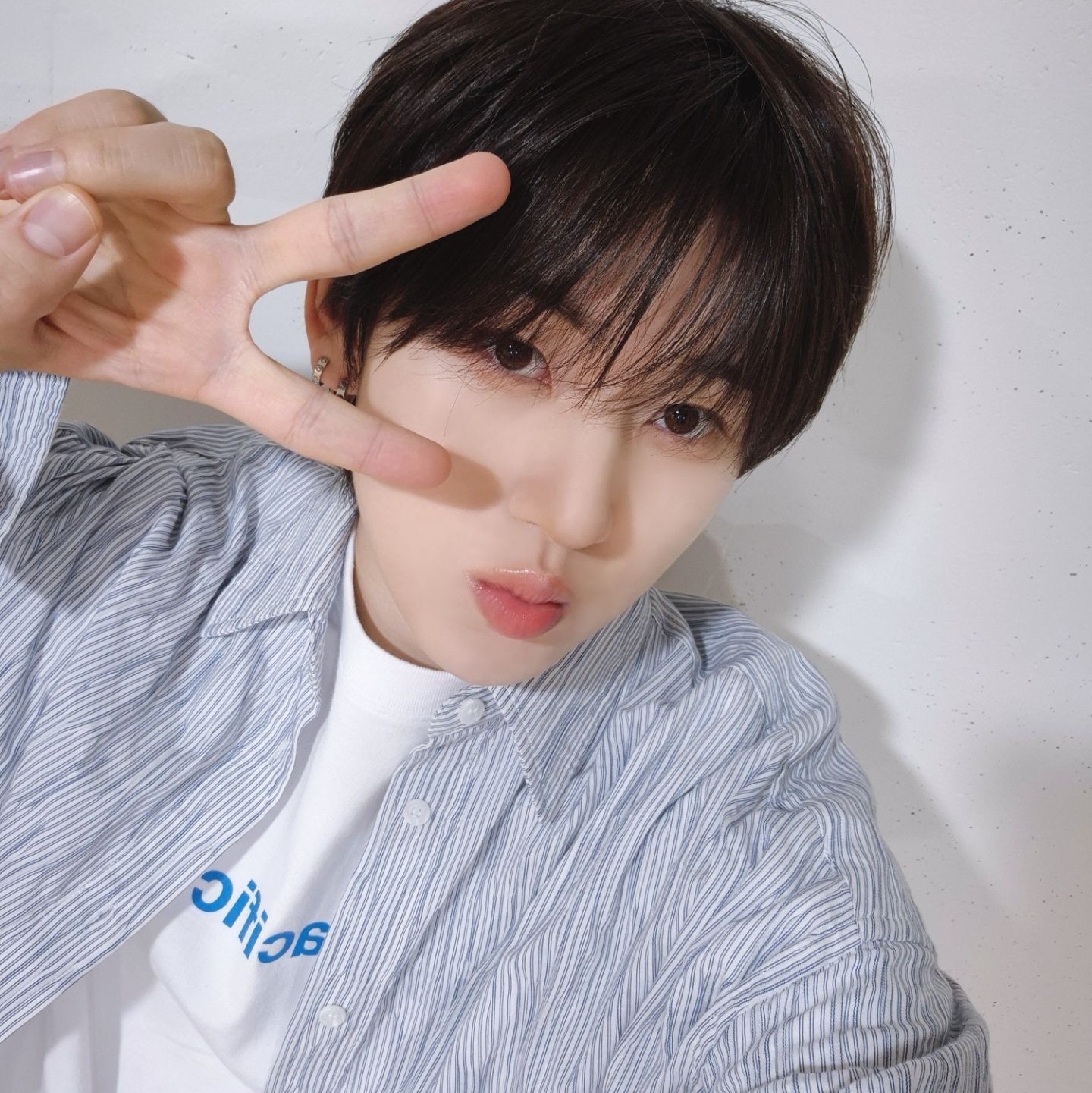 Nonnod Flexible string tucked stripe shirt Sky blue 착용 스타일 - 1