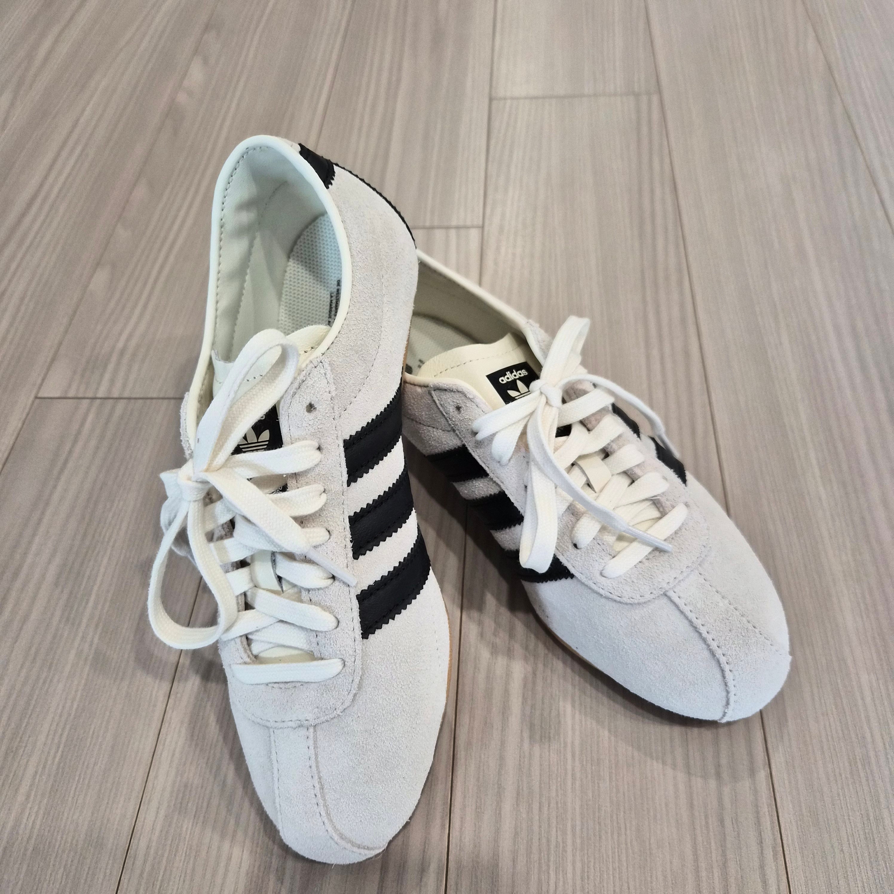 (W) Adidas Tokyo Off White Core Black 착용 스타일