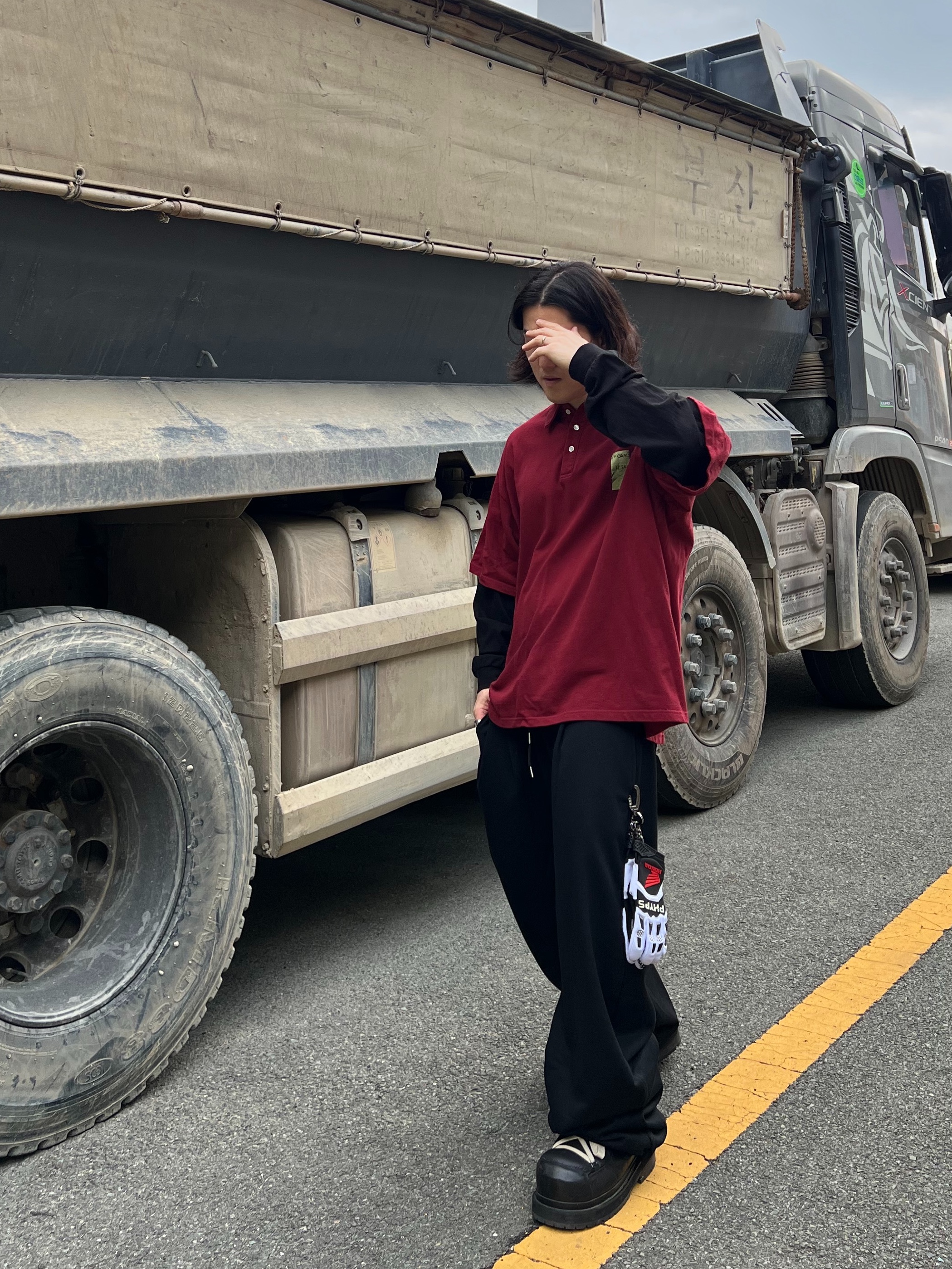 ROARINGRAD Layred PK Long Sleeve Burgundy, DEFINE Special Project Curved Sweat Pants Mono Black 착용 스타일 - 5