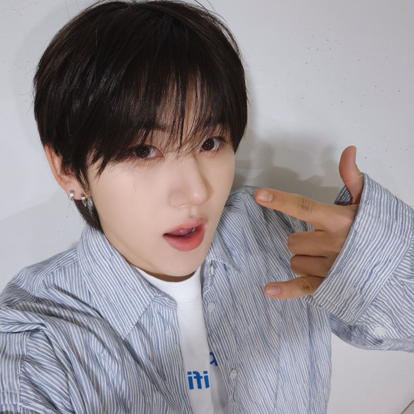 Nonnod Flexible string tucked stripe shirt Sky blue 착용 스타일 - 4