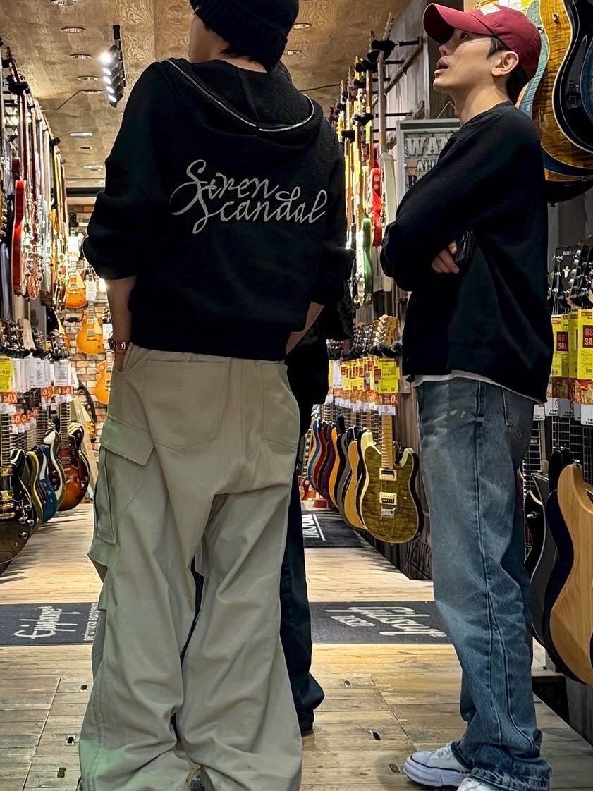 PACOSPLY Siren Scandal Zip Up Hoodie Black 착용 스타일