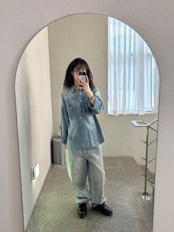 Sunday Ceremony Vintage Japanese Denim Jeans - Light Blue, Sunday Ceremony Vintage Washed Japanese Denim Shirt - Mid Blue 착용 스타일