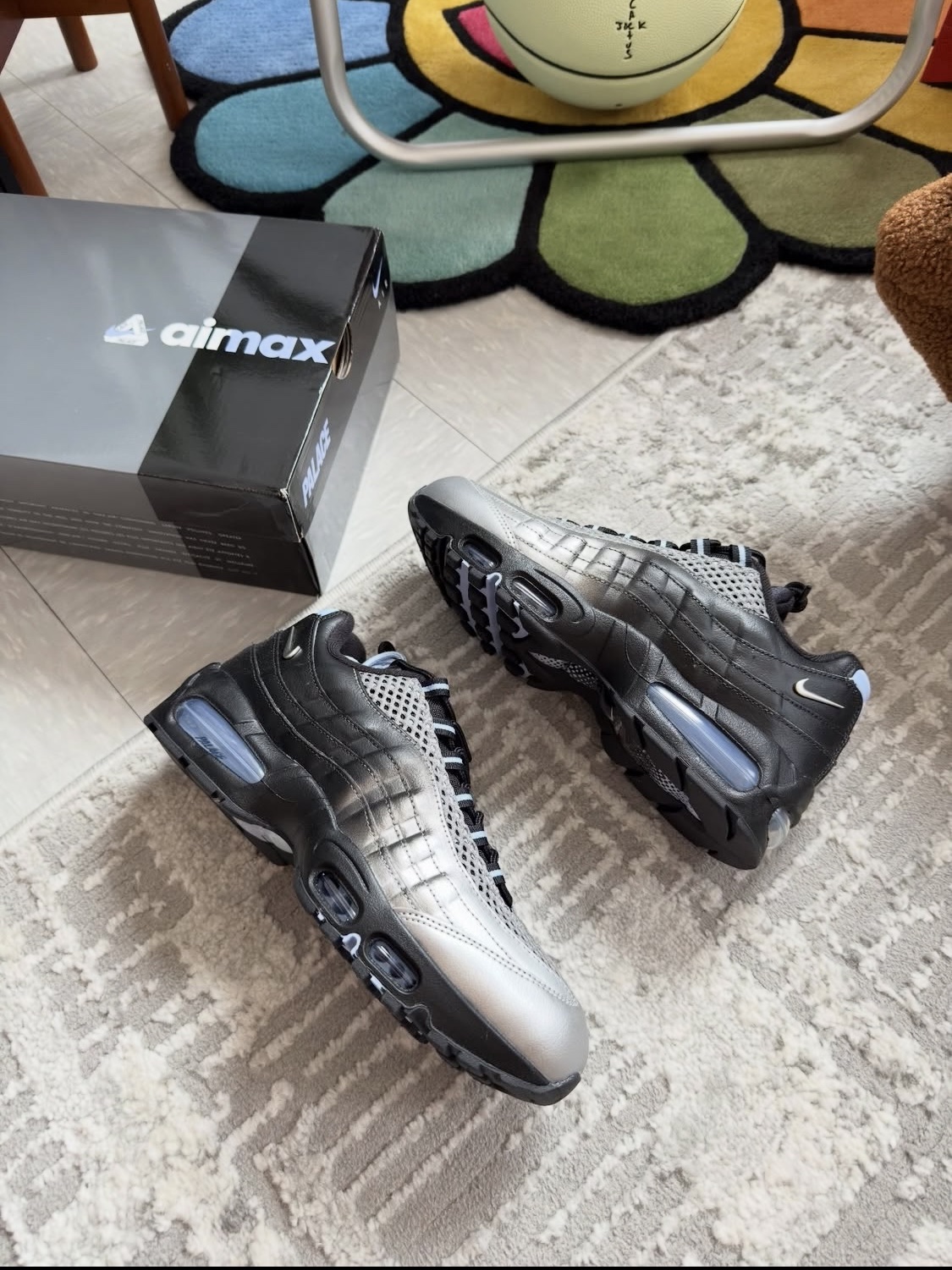 Nike x Palace Air Max 95 Metallic Silver Aluminum 착용 스타일 - 2