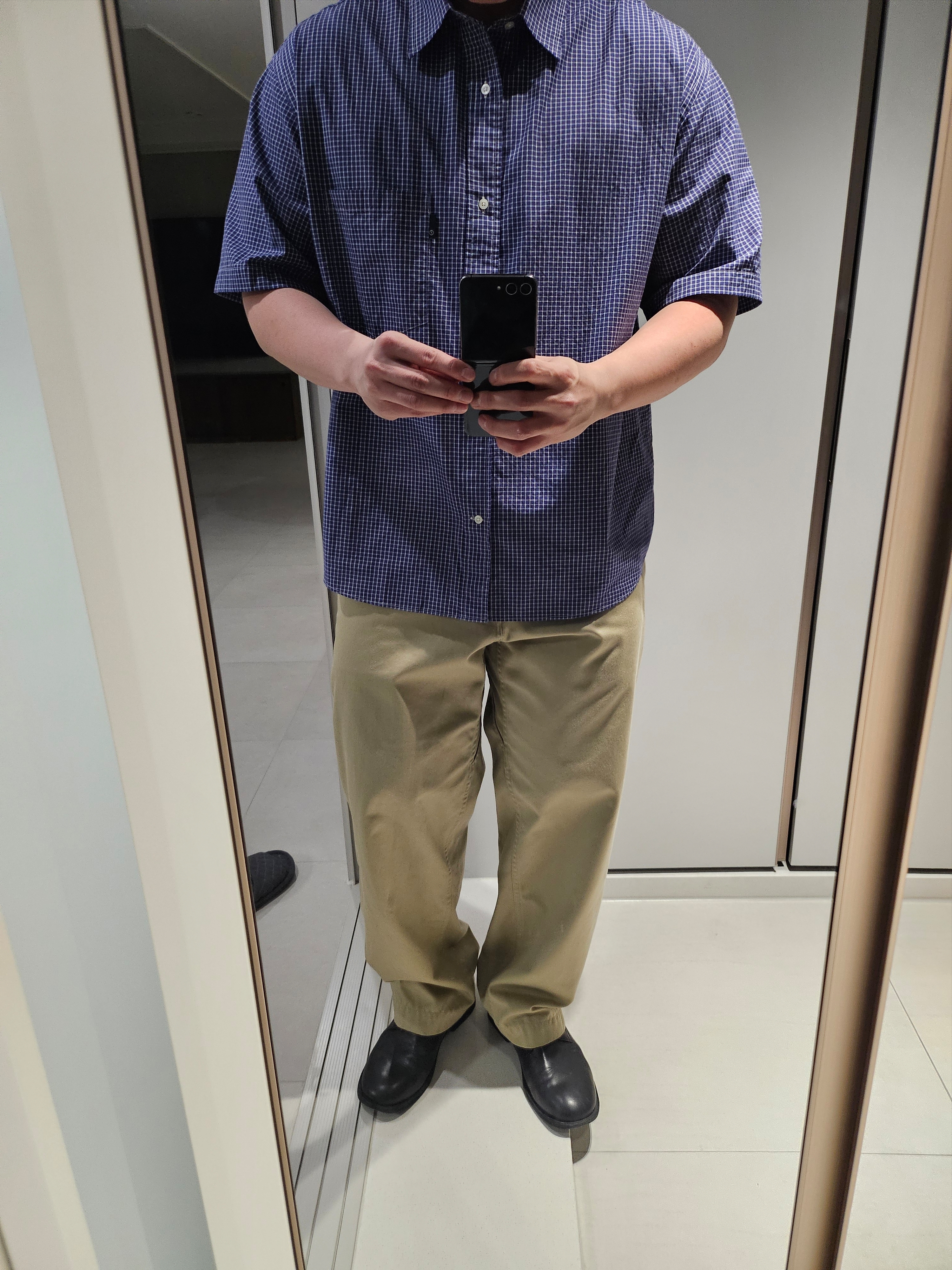 Nanamica Wide Chino Pants Khaki, Kinchi Shower - 808 (a) Black 착용 스타일