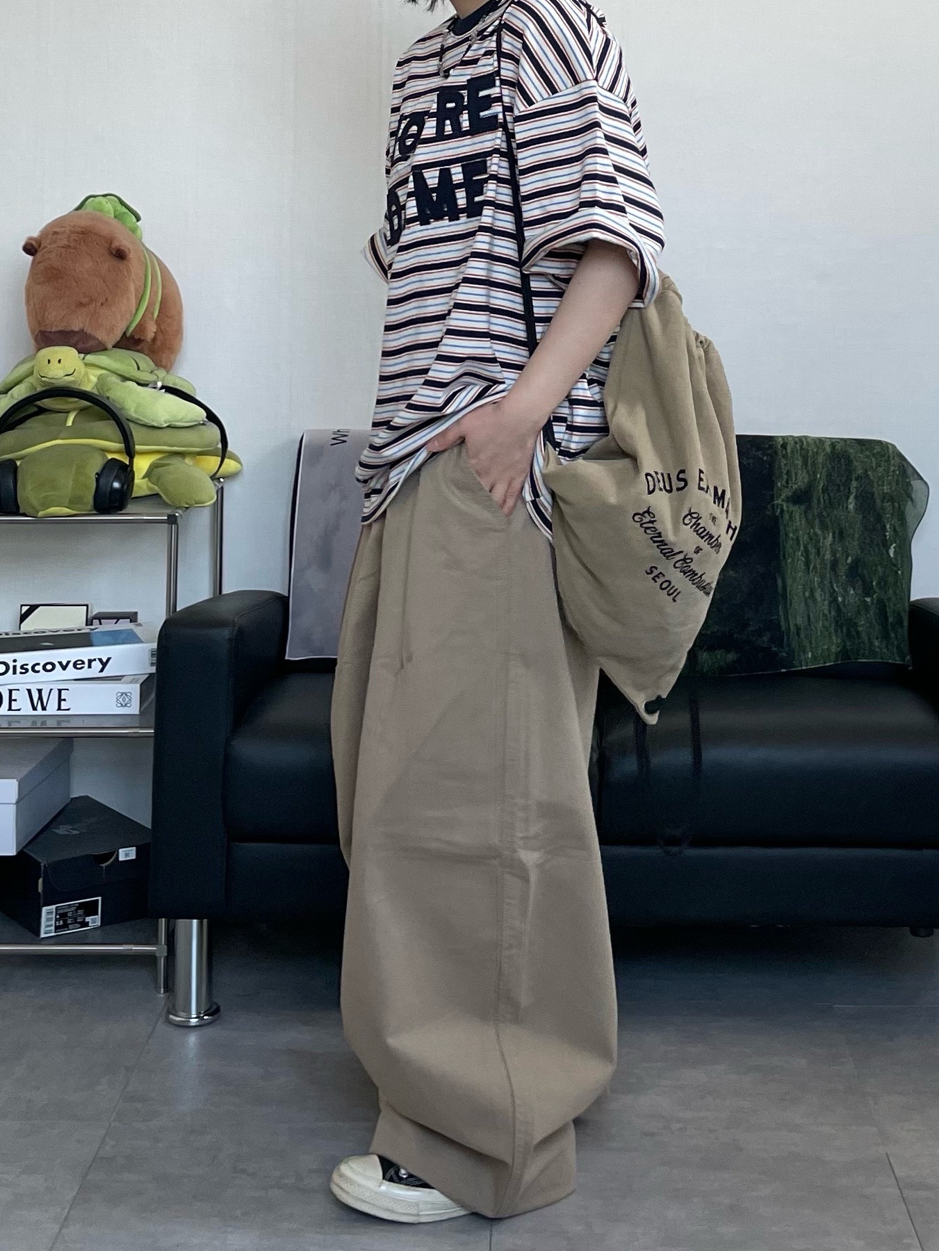 Deus Ex Machina String Bag Tan 착용 스타일 - 6