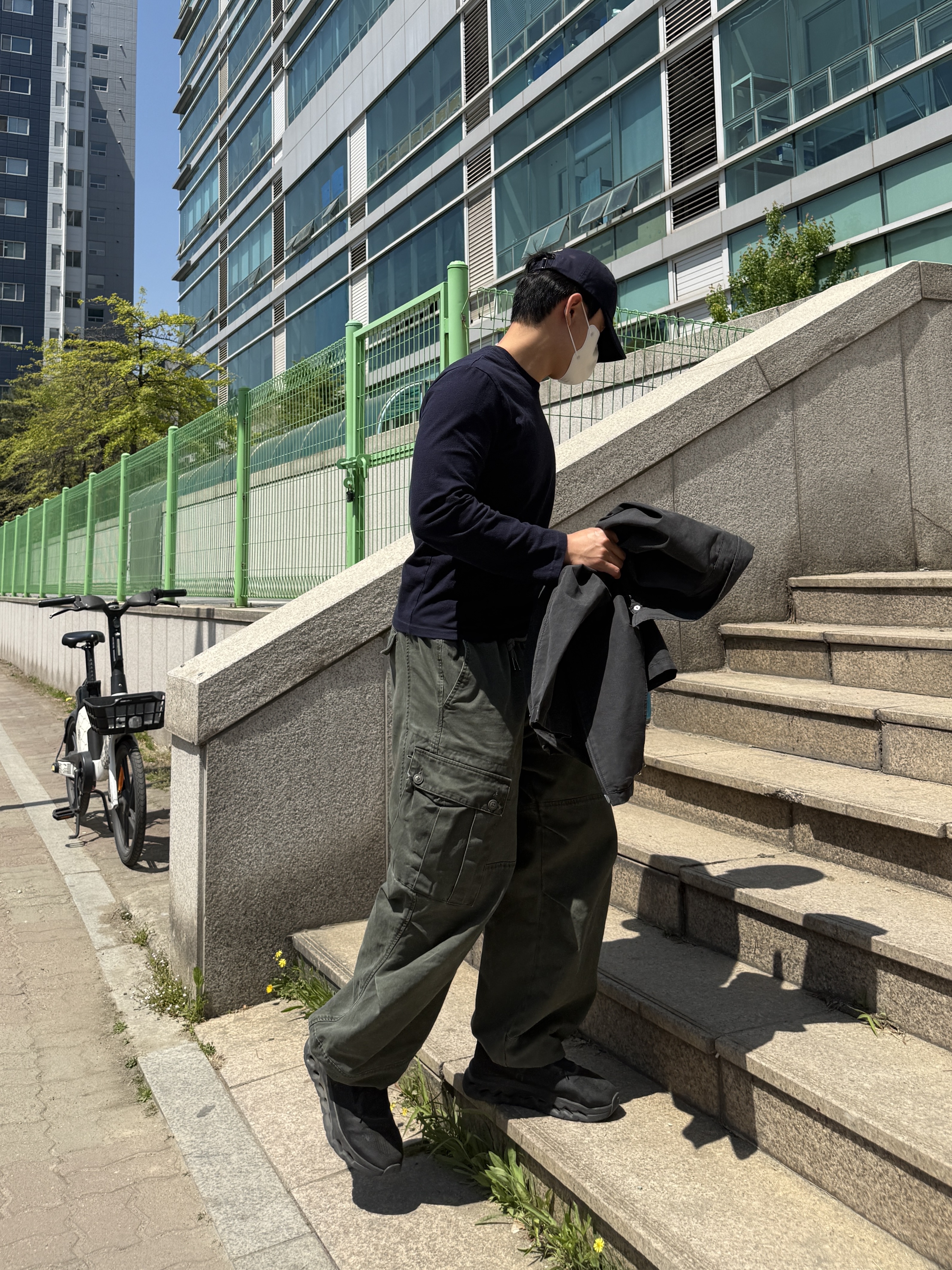 On Running Cloudmonster Void Black, On Running Cloudmonster All Black 착용 스타일 - 3