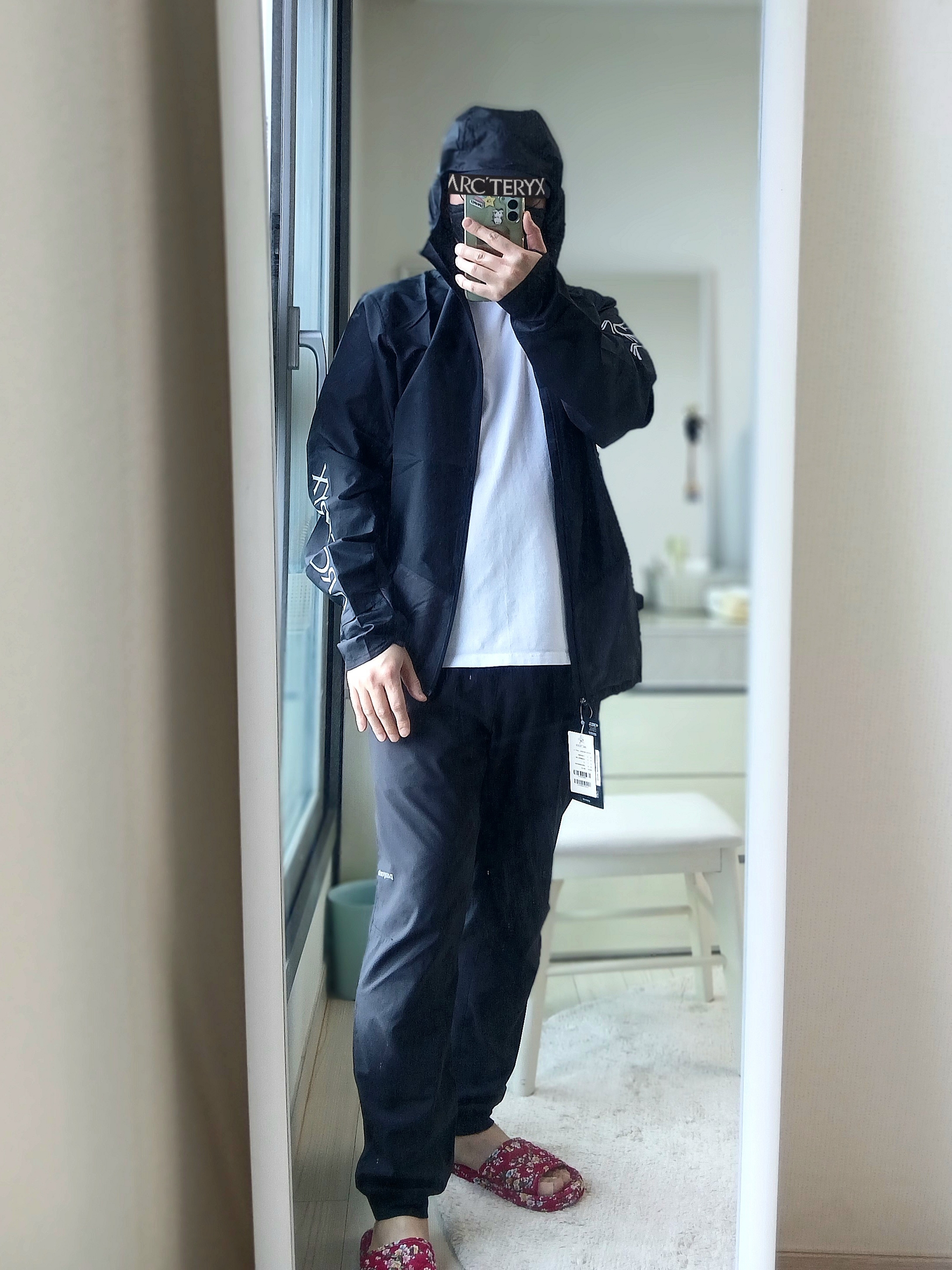 Arc'teryx Bird Word Cap 24K Black, Patagonia Terrebonne Joggers Black 착용 스타일 - 4