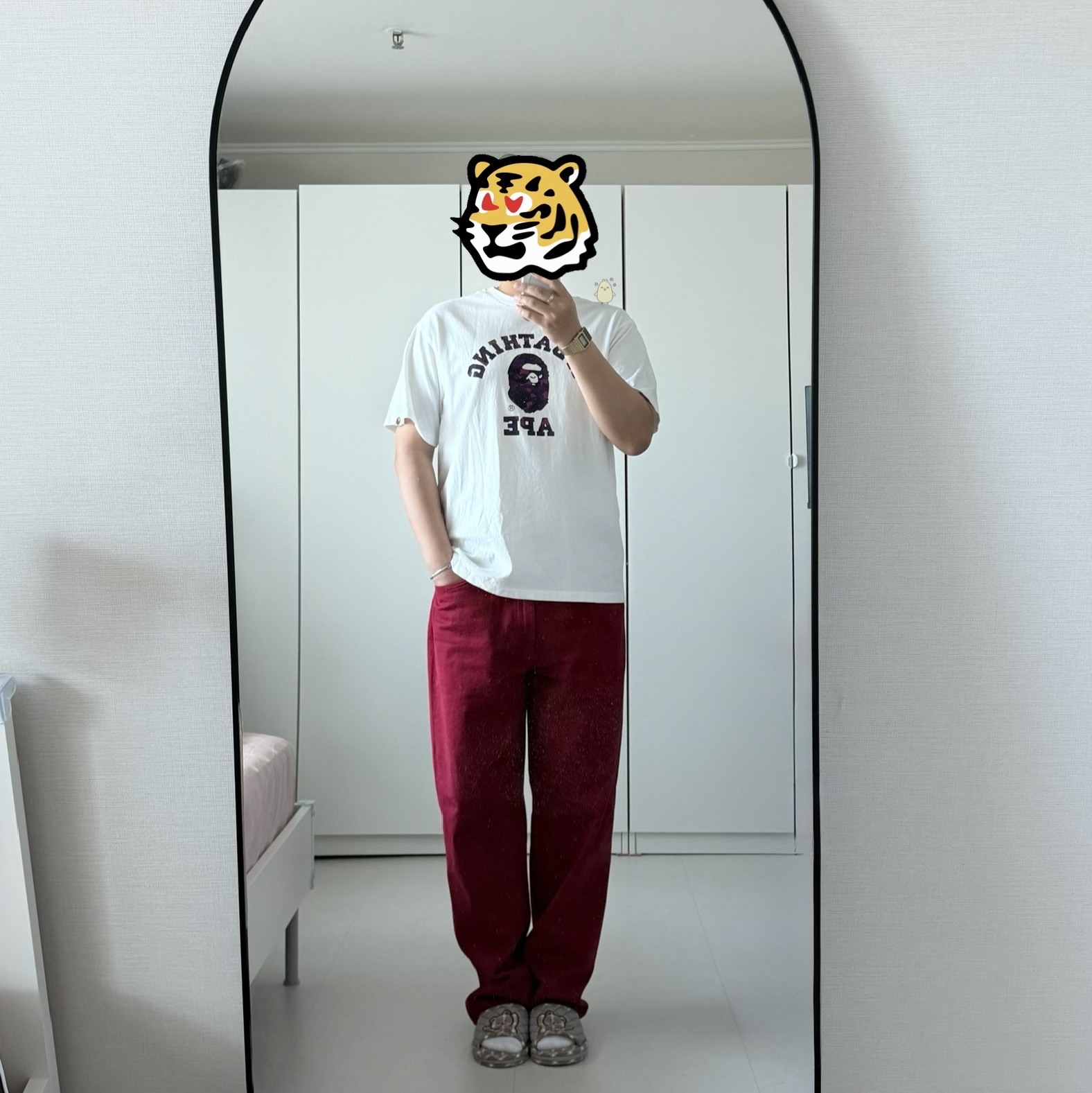BAPE Color Camo College T-Shirt White Purple, Supreme Baggy Jean Red - 25FW 착용 스타일 - 1