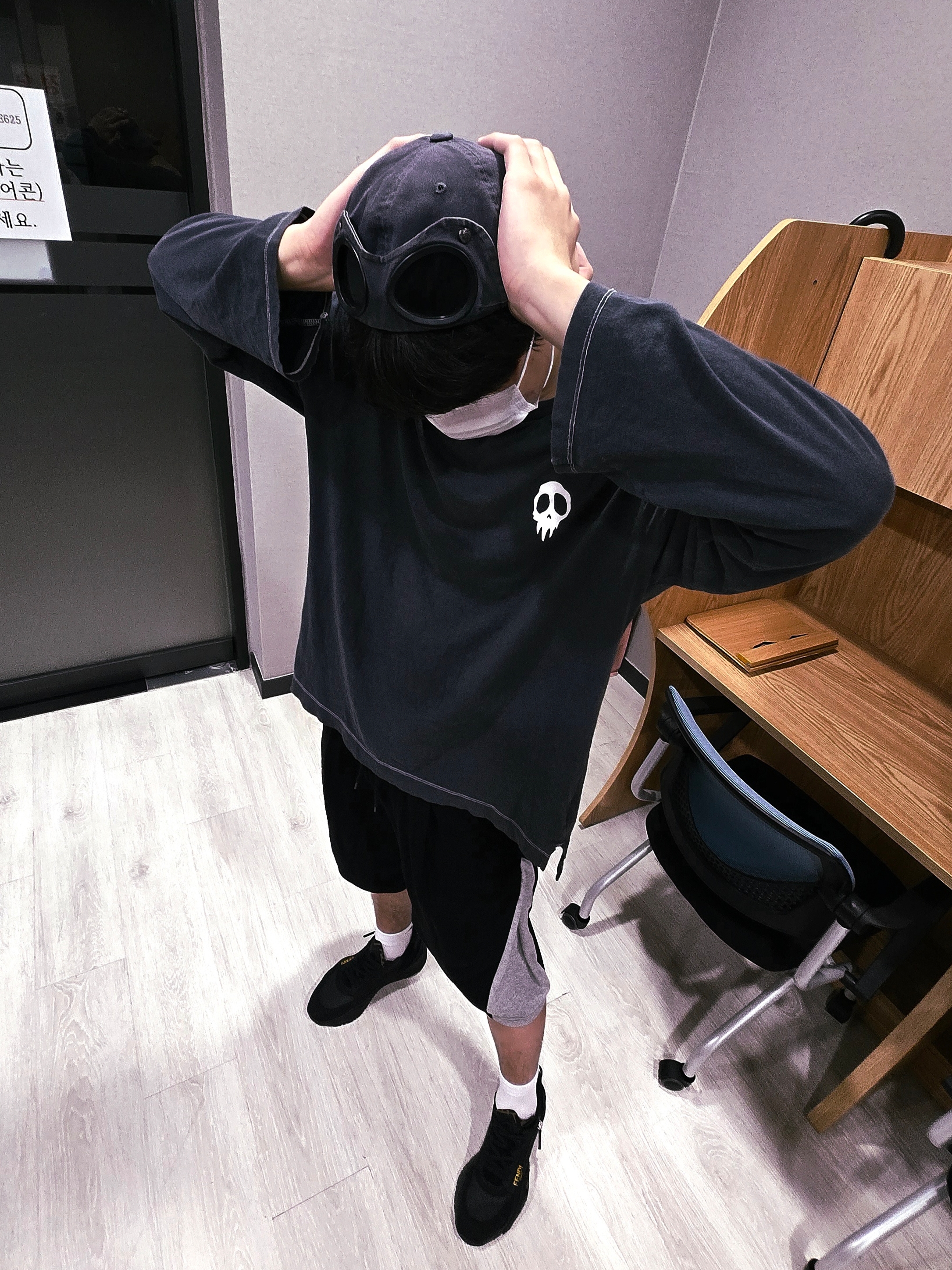 Our Legacy Box Stone Paper Scissors Print Long Sleeve T-Shirt Black White, C.P. Company Chrome-R Goggle Cap Black 착용 스타일 - 1