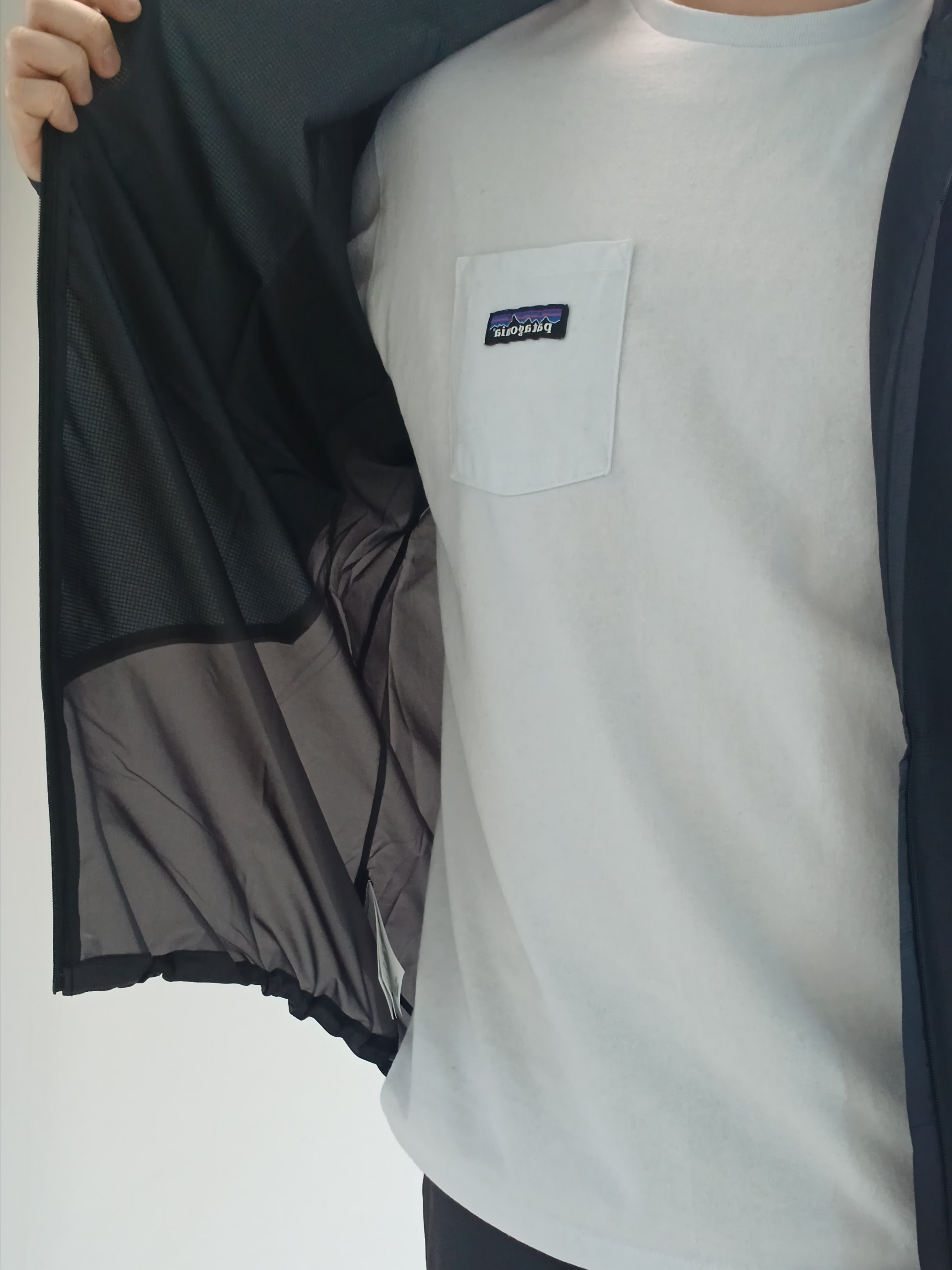 Arc'teryx Norvan Windshell Hoody Cloud Void 착용 스타일 - 4