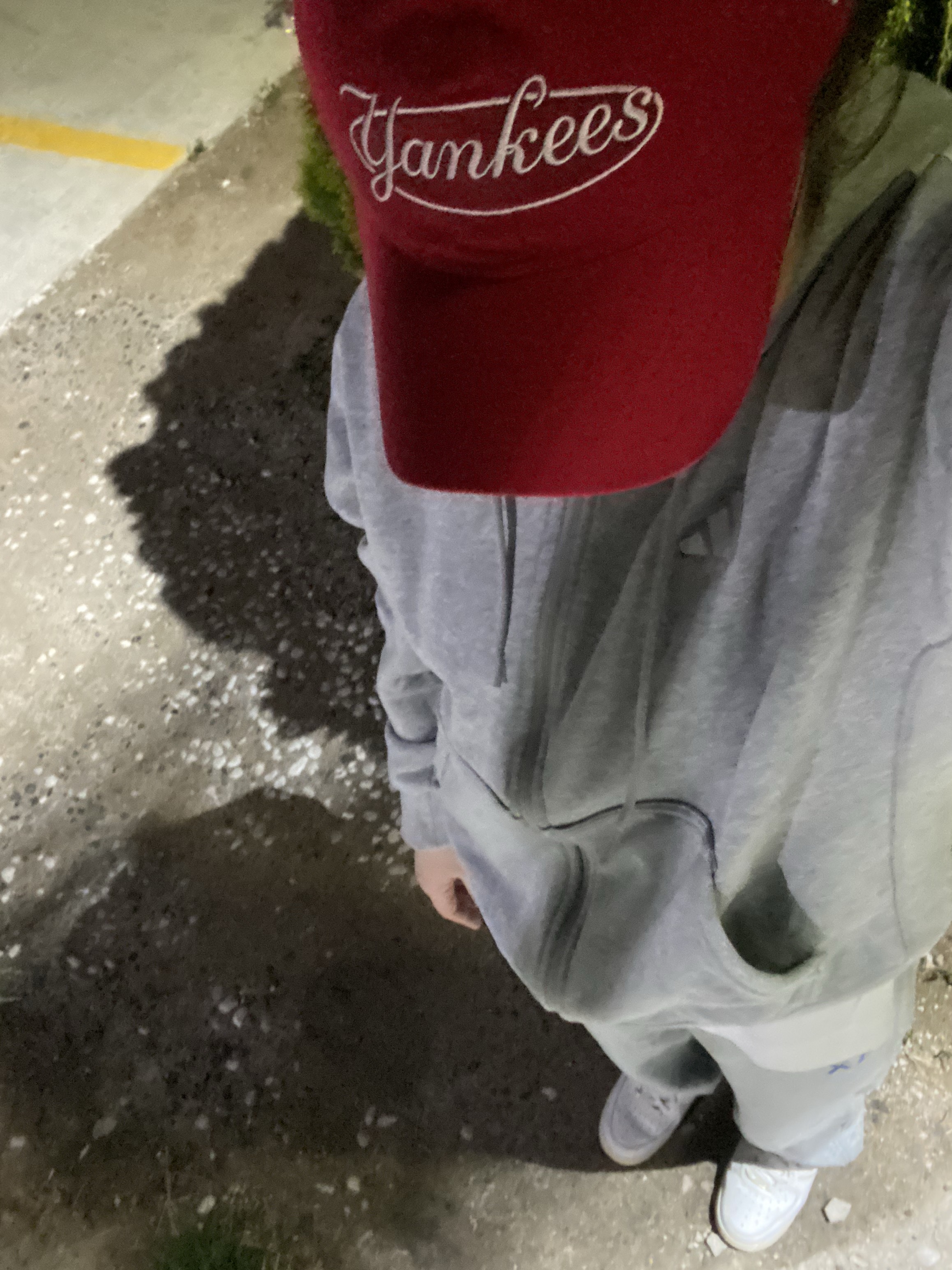 Adidas Essential+ Loose Fit 3S French Terry Full-Zip Hoodie Medium Grey Heather - KR Sizing, Uniqlo UT x Kaws x Warhol Sweatpants Heather Gray 착용 스타일 - 2