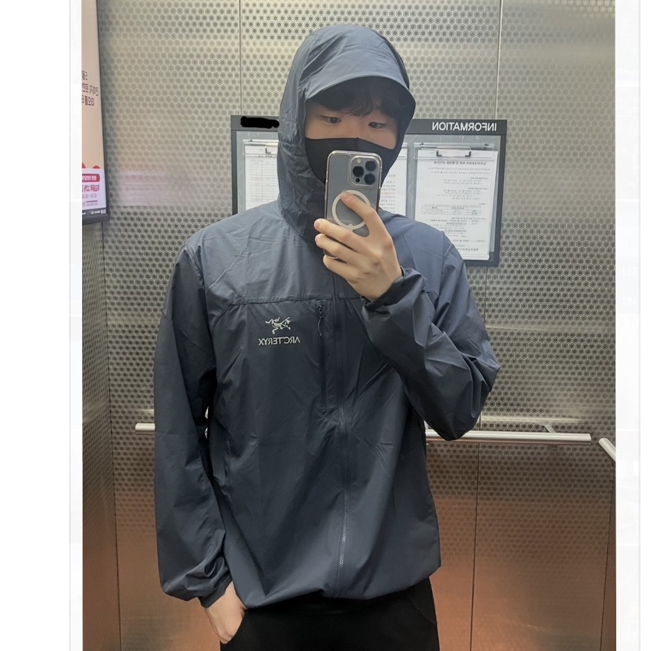 Arc'teryx Squamish Hoody Black Sapphire 착용 스타일
