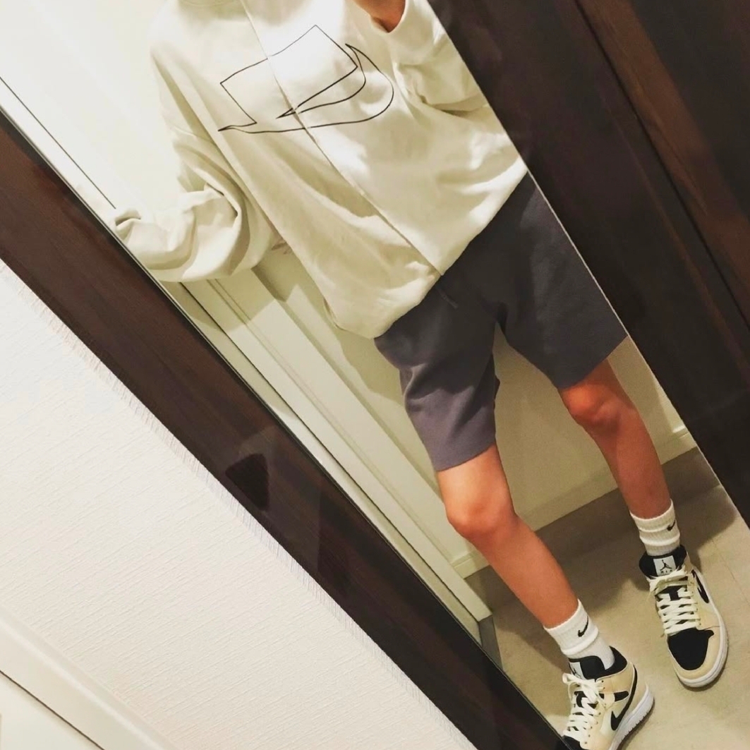 (W) Jordan 1 Mid Barely Orange 착용 스타일