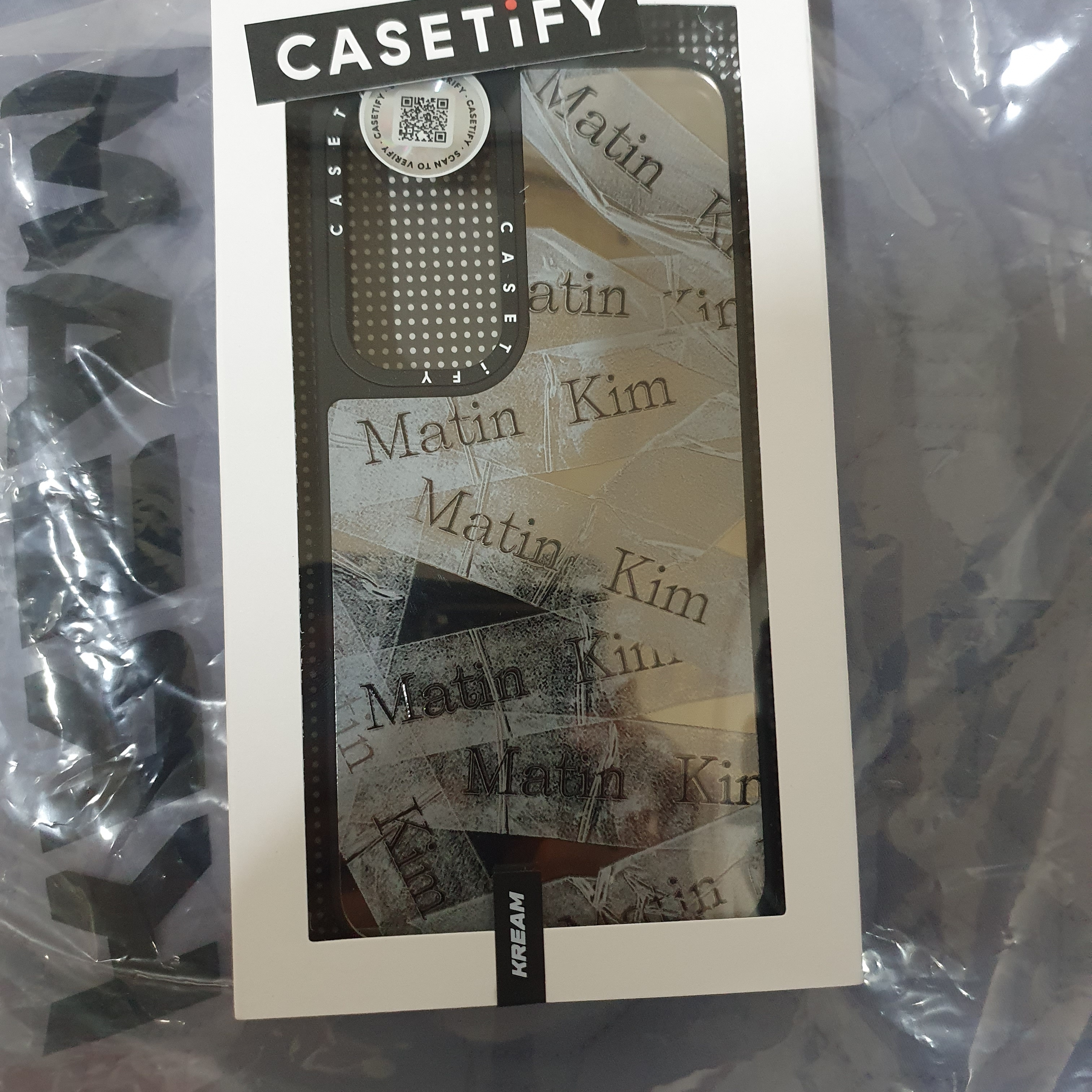 Castify x Matin Kim Galaxy Tape Magnetic Mirror Case Silver Mirror Black Bumper 착용 스타일
