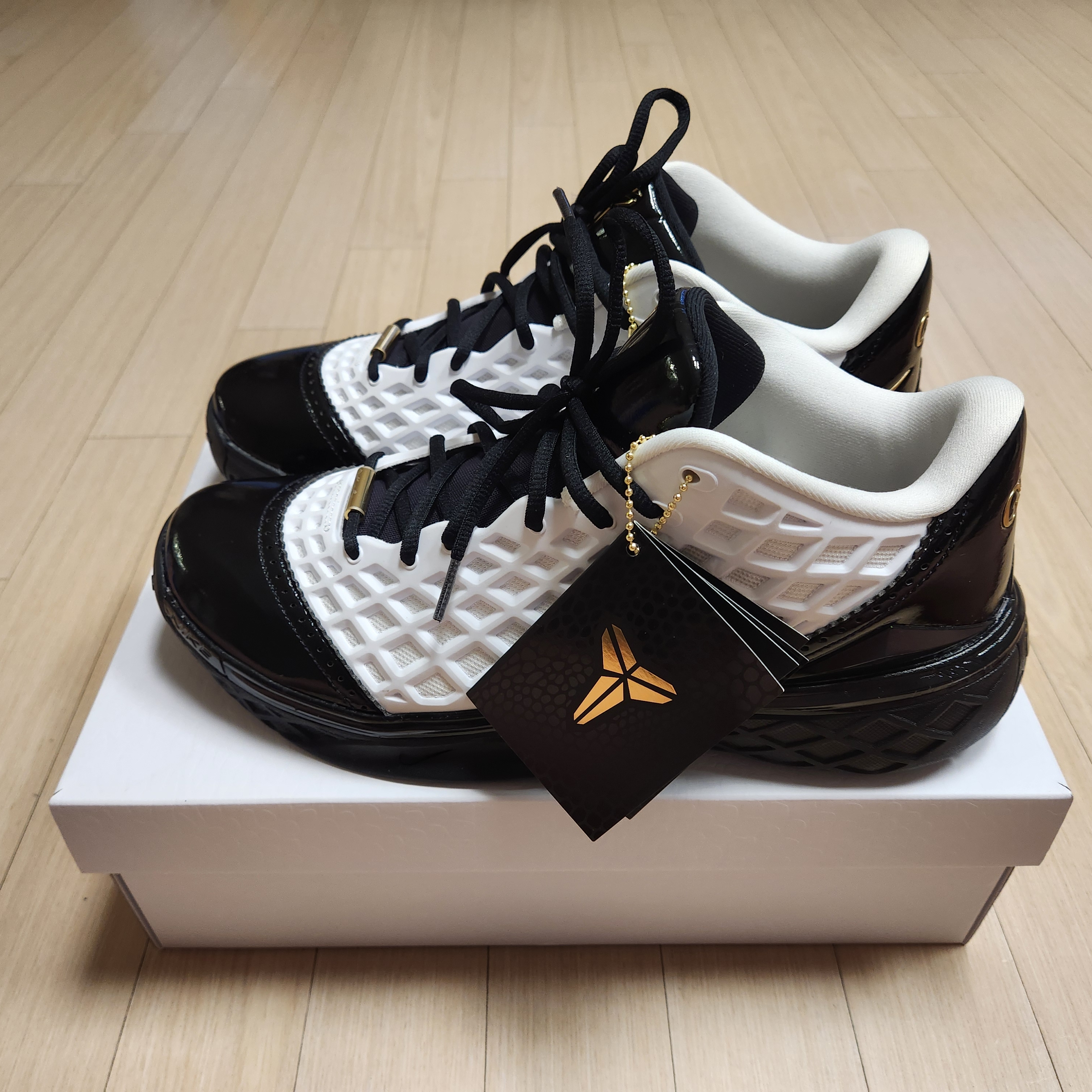 Nike Kobe 3 Low Protro White Metallic Gold 착용 스타일 - 2