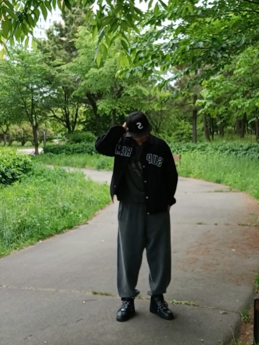 Carhartt WIP Vista Grand Sweat Pant Black Garment Dyed, Nike x Supreme Air Force 1 Mid Black 착용 스타일