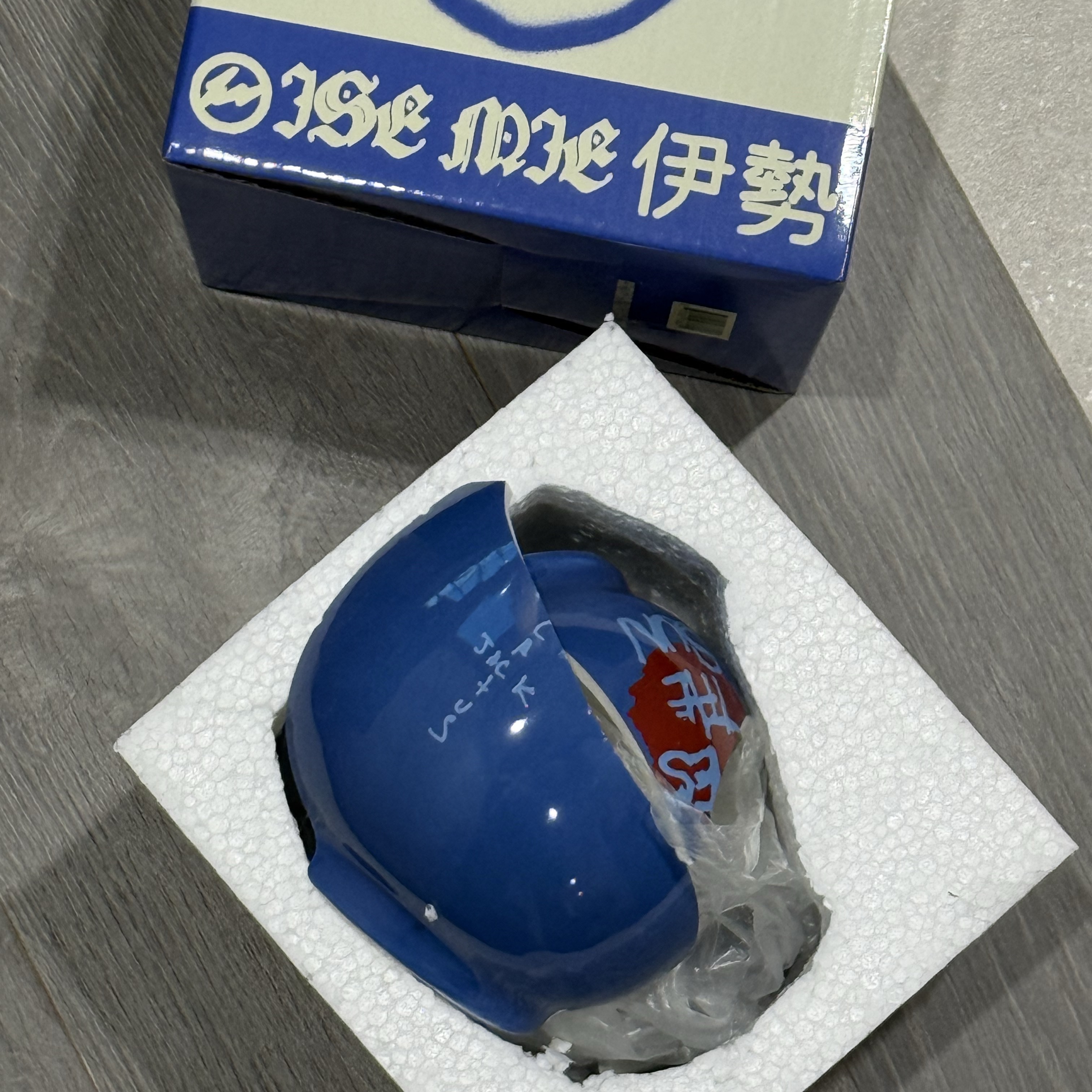 Travis Scott Cactus Jack x Fragment Daruma Doll Blue 착용 스타일