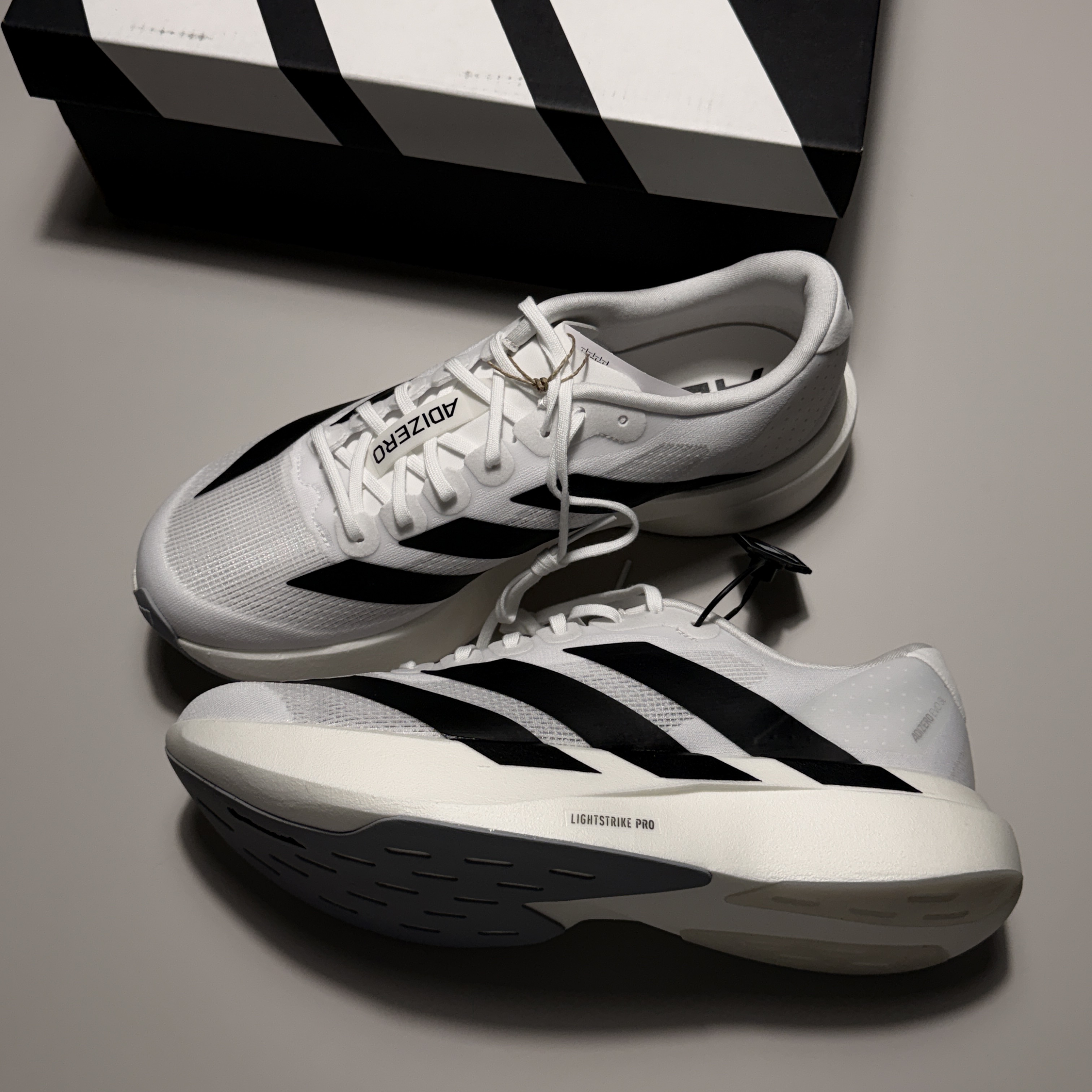 Adidas Adizero EVO SL Cloud White Core Black 착용 스타일