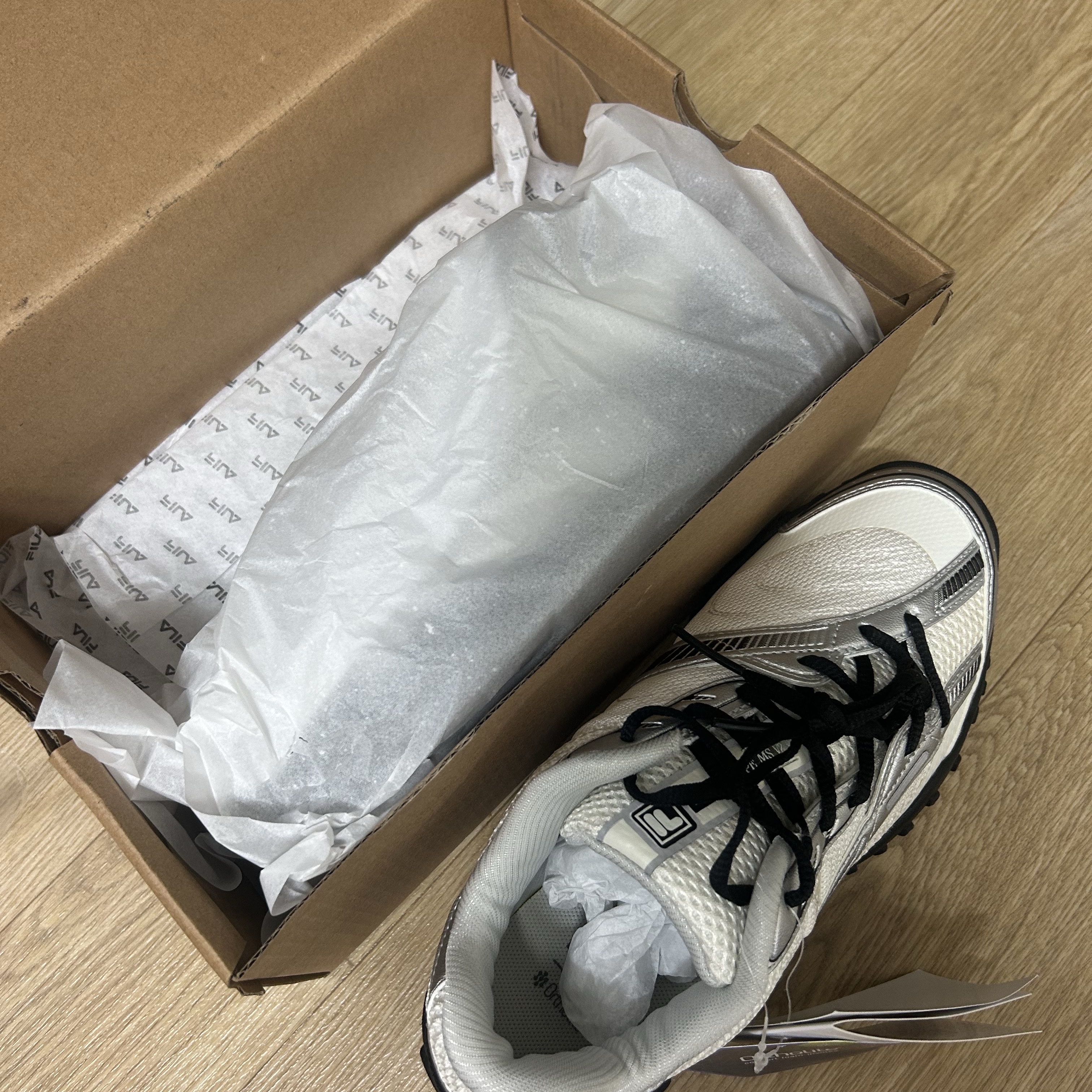 Fila Echappe v2 White Black 착용 스타일 - 3
