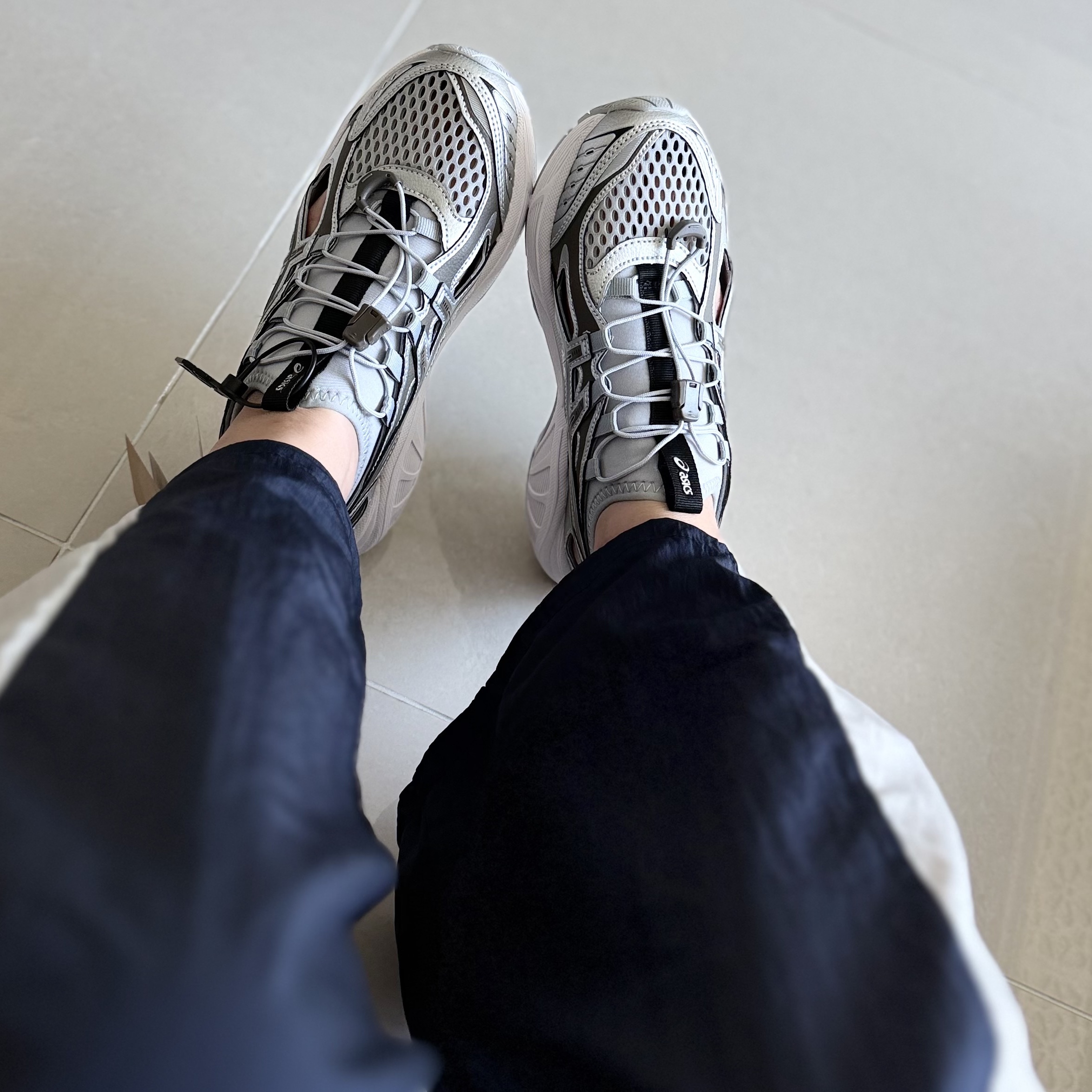 Asics GT-2160 Breeze Piedmont Grey Sepia Brown 착용 스타일 - 1